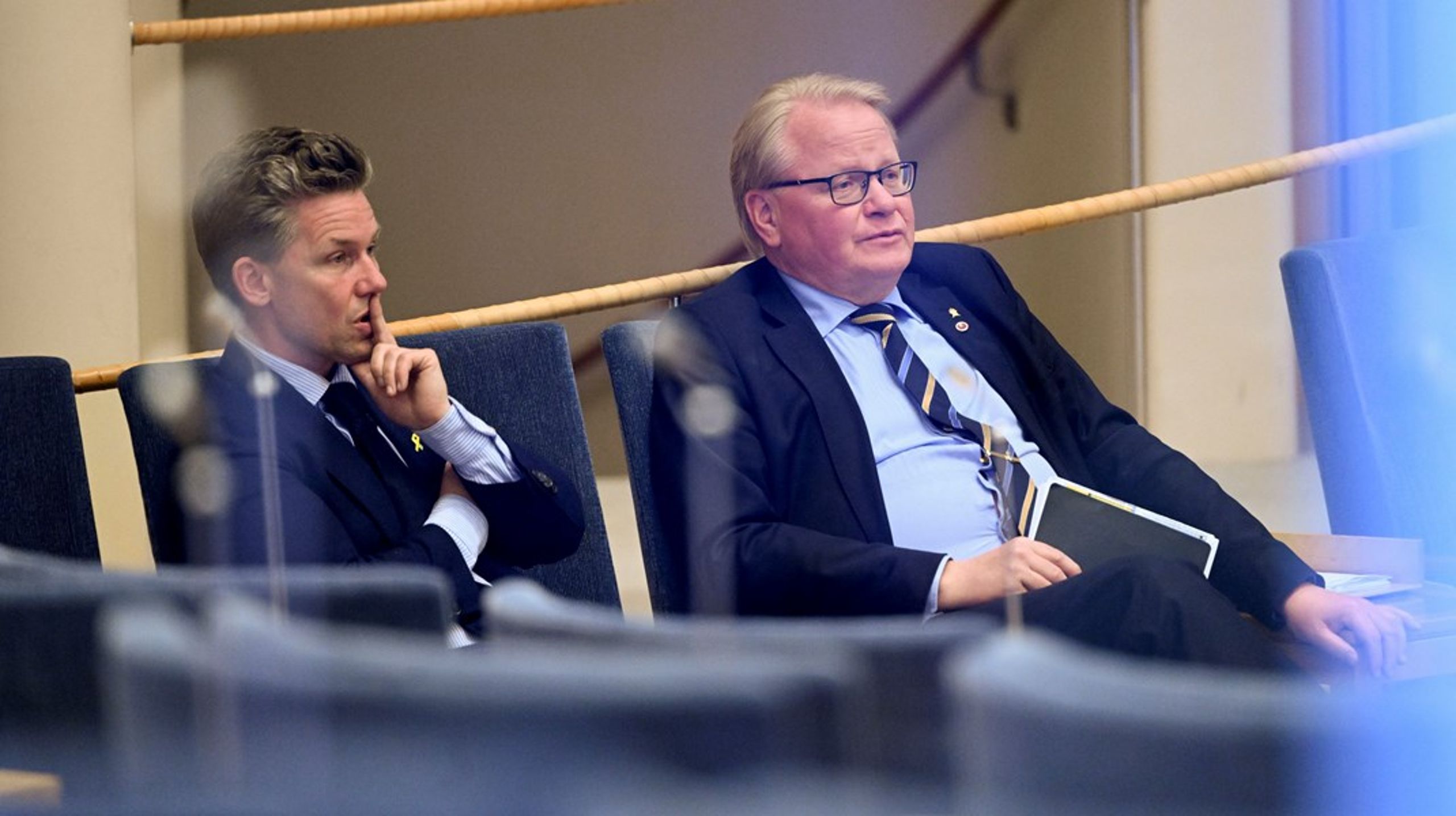 Båda ser ut att ha en säker riksdagsplats – men dags för byte av positioner?&nbsp;Peter Hultqvist (S) är på väg att lämna försvarsdepartementet och uppdraget som försvarsminister. Moderaternas försvarspolitiska talesperson Pål Jonson (M) är en stark kandidat till att ta över.