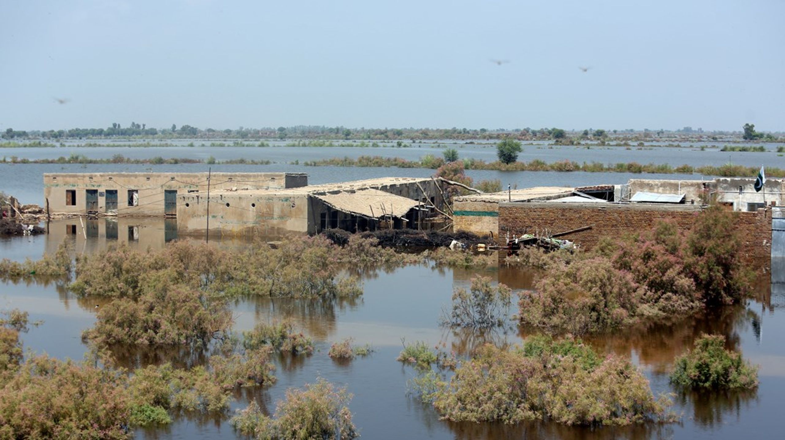 I år drabbades Pakistan av en kraftig översvämning i en tredjedel av landet. Vem är ansvarig och vem ska betala?