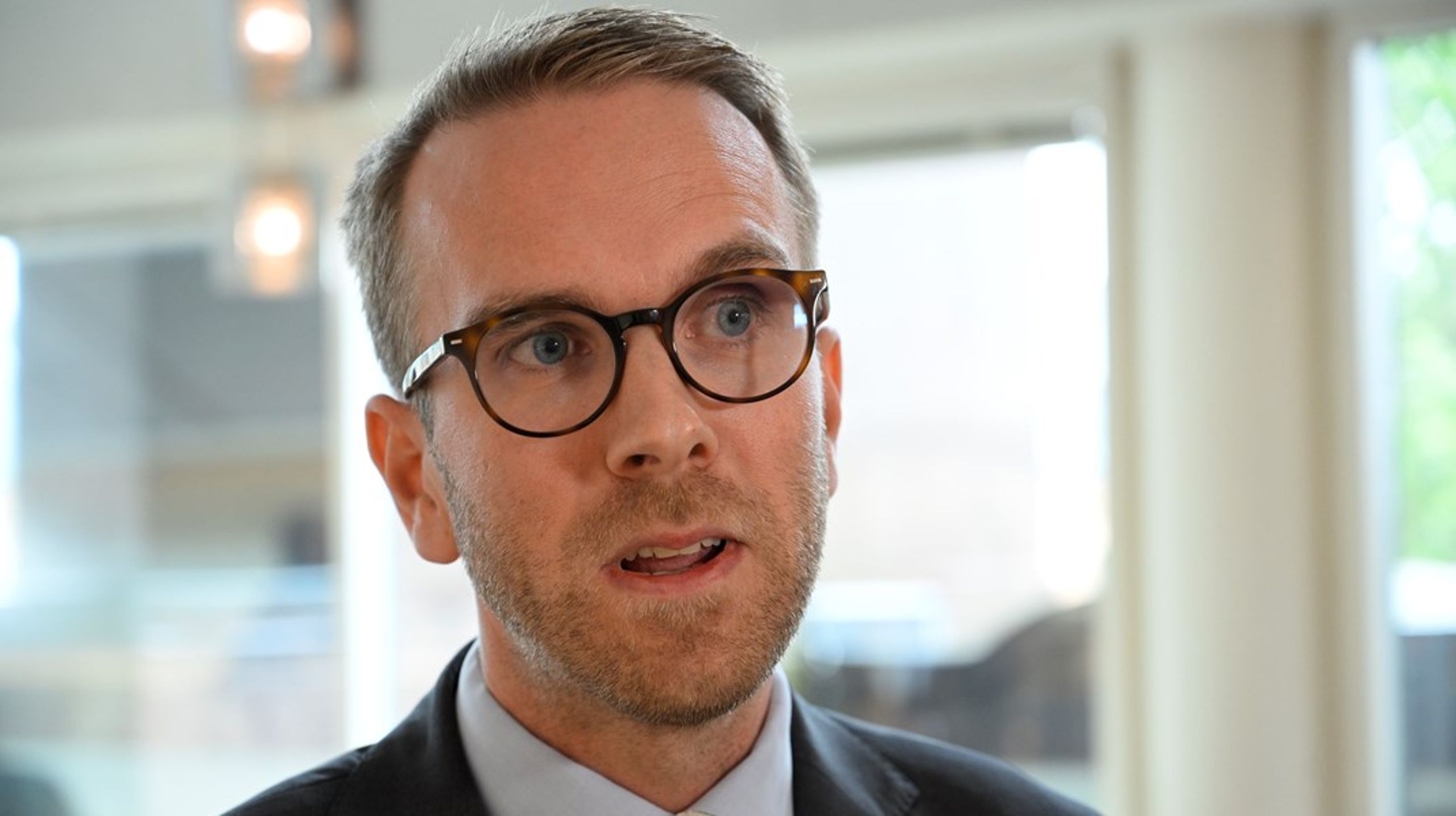 Nya bostadsministern Andreas Carlson (KD) är försiktig med att lova några konkreta åtgärder. Förutom när det gäller att&nbsp;förenkla bygglov.