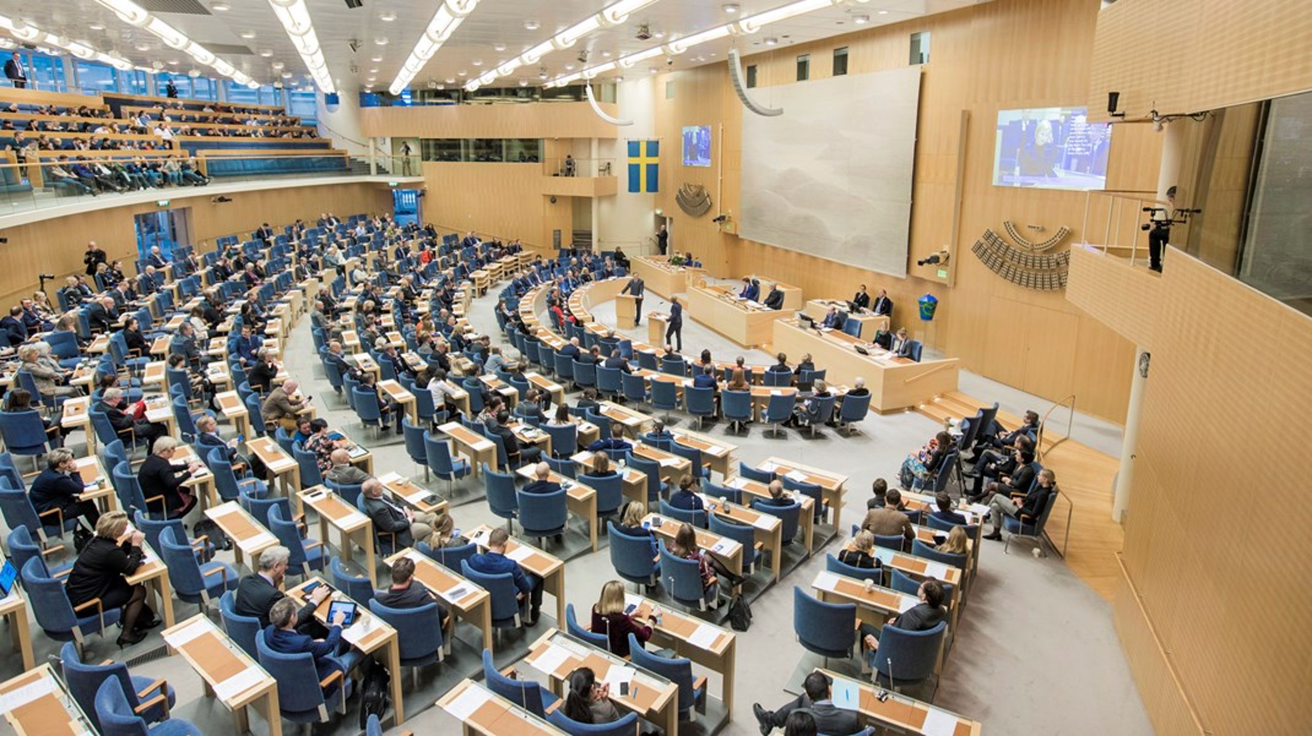 "Om lagändringen nästa vecka röstas igenom en andra gång skulle det allvarligt begränsa yttrandefriheten." skriver bland andra Sveriges Televisions vd Hanna Stjärne och Publicistklubbens ordförande Robert Aschberg i debattartikeln i DN.