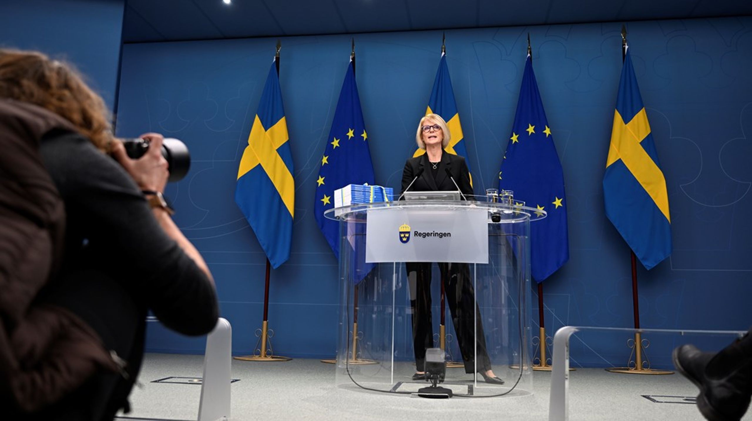 Budgetpropositionen för 2023 har förhandlats fram mellan regeringen och Sverigedemokraterna, och det är den första budgeten som Elisabeth Svantesson (M) lägger fram&nbsp;som finansminister.