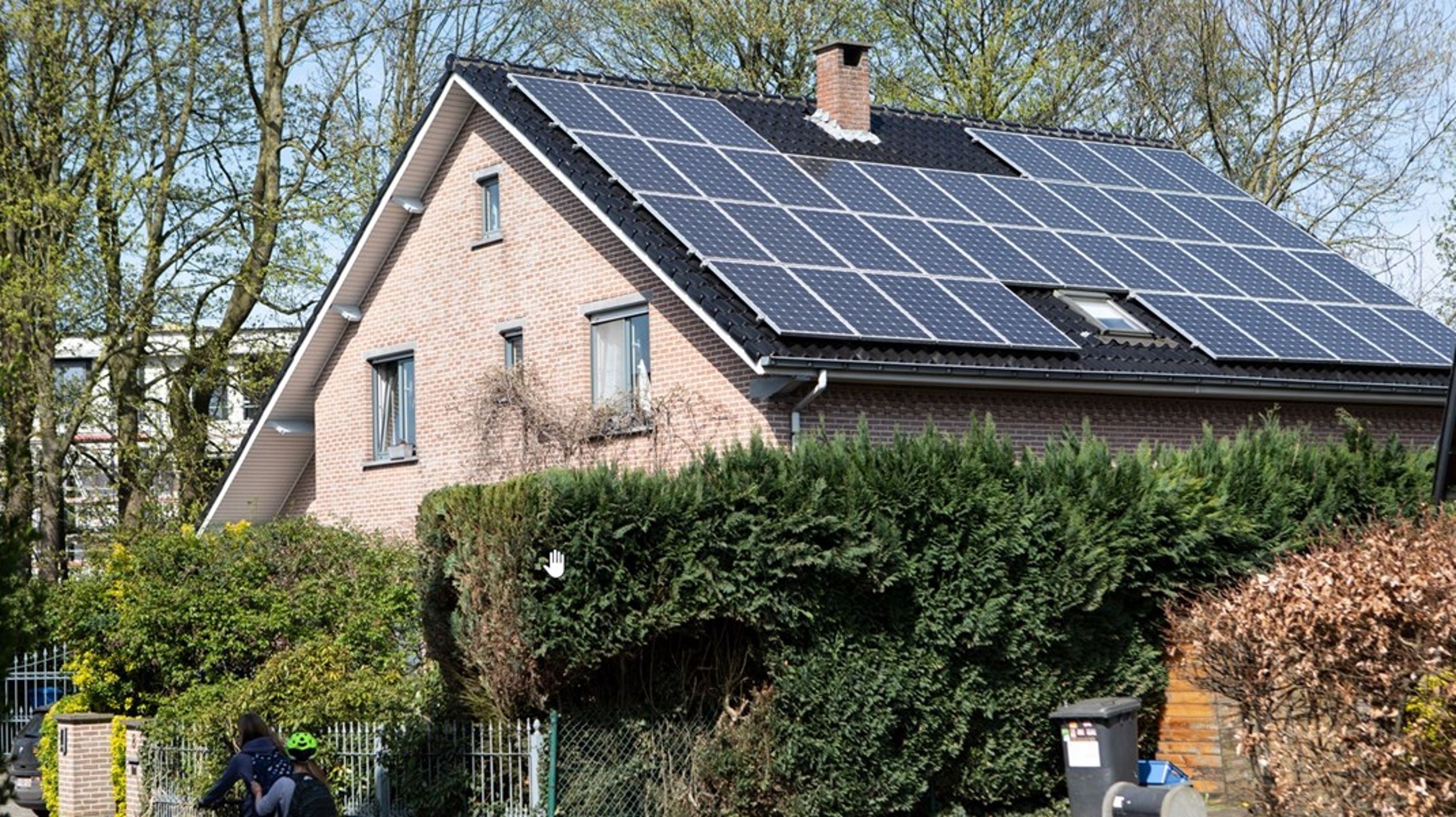 Förslagen som skulle underlätta för solceller att få grönt ljus inom en månad skjuts ner, när tidigare undantag återinförs. <br>