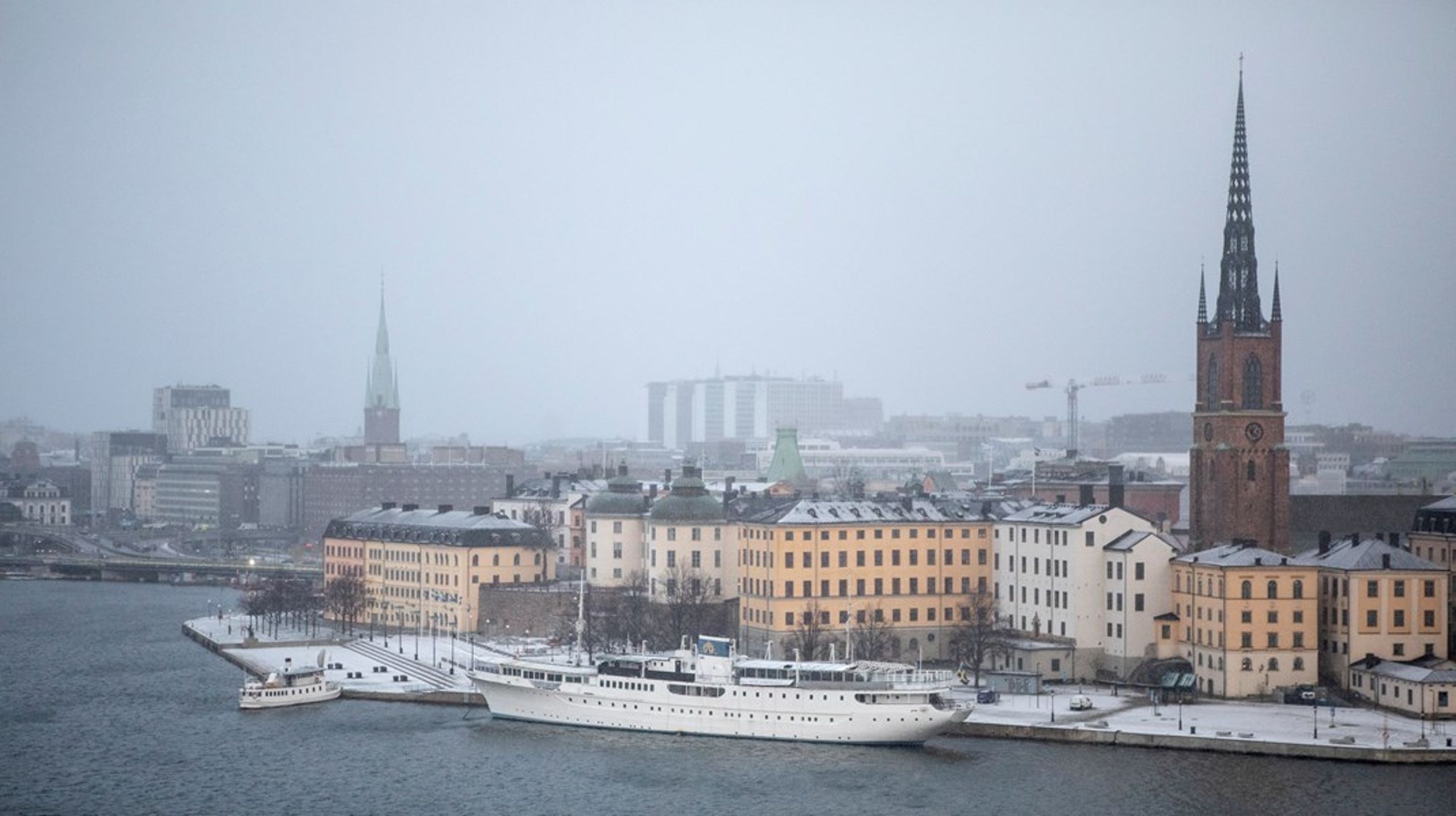 Det nya styret i Region Stockholm vill flytta&nbsp;makt från patienter och resenärer till politiker, skriver debattören.&nbsp;