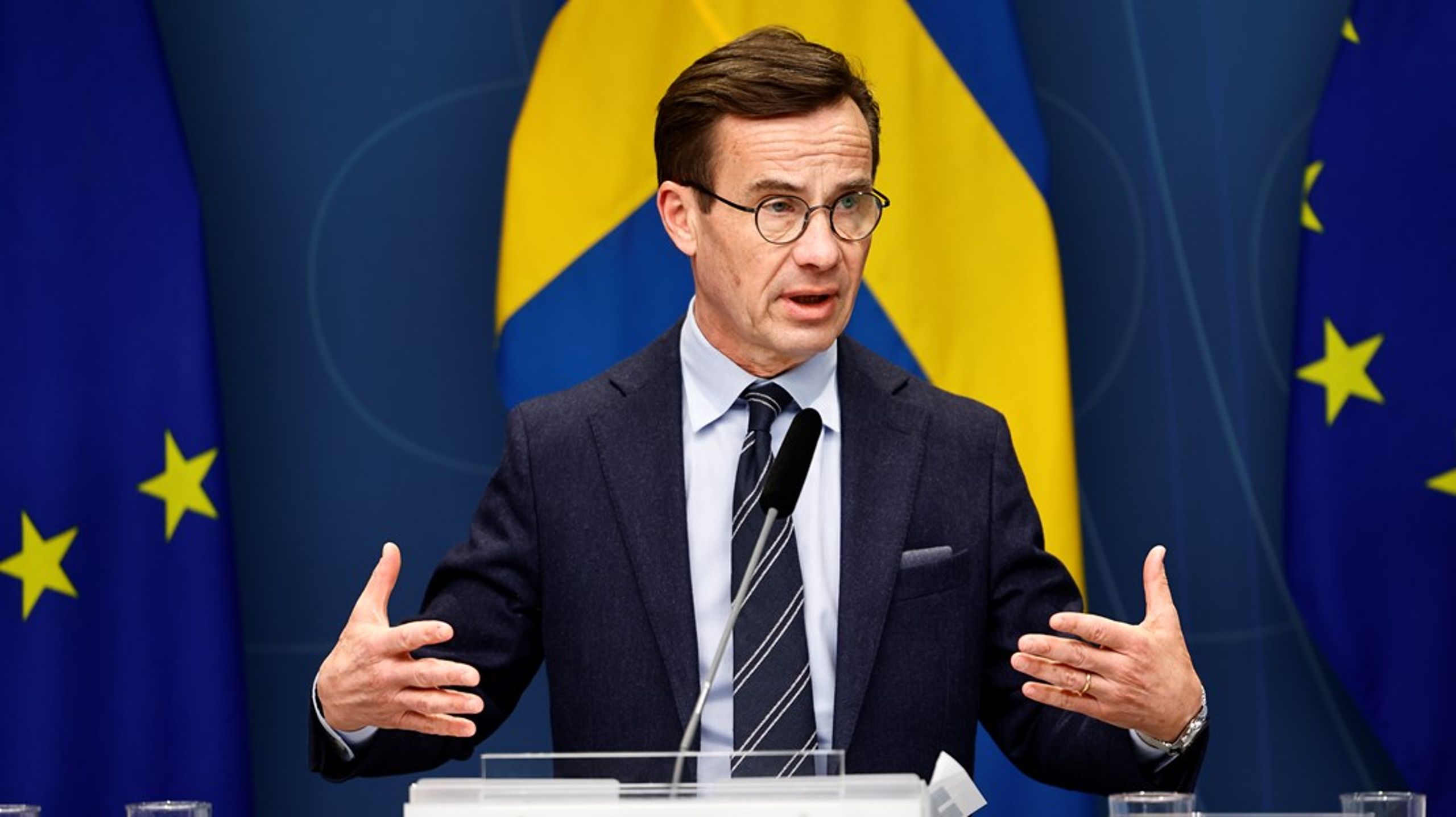 Statsminister Ulf Kristersson (M) håller pressträff med energi- och näringsminister Ebba Busch (KD) och arbetsmarknads- och integrationsminister Johan Pehrson (L) om elpriserna.