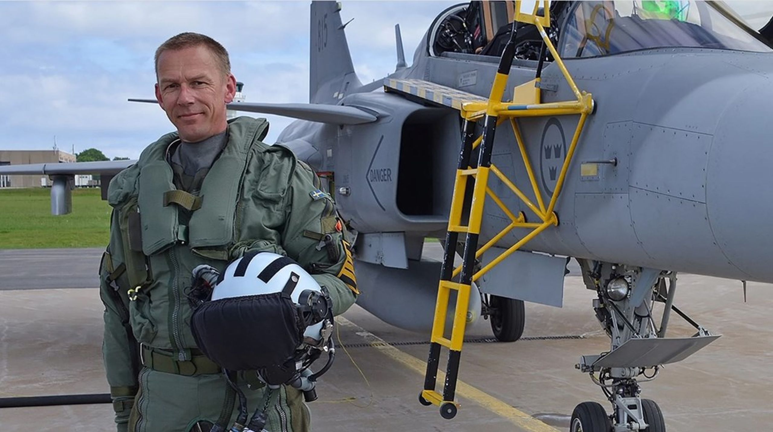 Lars Helmrich har
närmare 30 års piloterfarenhet från Försvarsmakten.