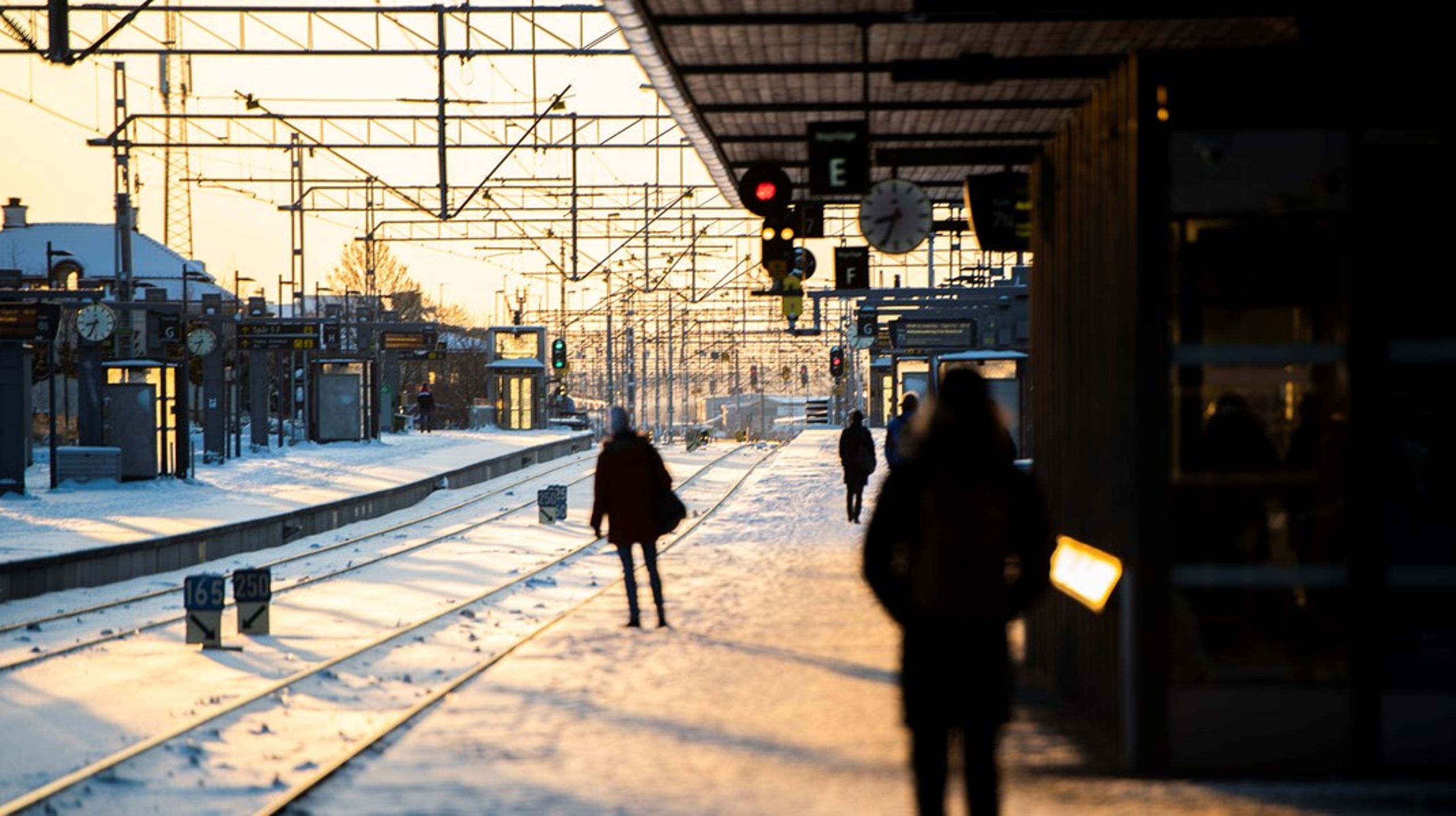 Enligt fyrspårsavtalet med staten ska två nya tågstationer byggas i Uppsala. Men med den nya majoriteten efter valet kommer Uppsala kommun gå vidare och försöka omförhandla avtalet. Knivsta har tidigare fått nej, men tror att möjligheterna är större nu när fler vill omförhandla.&nbsp;