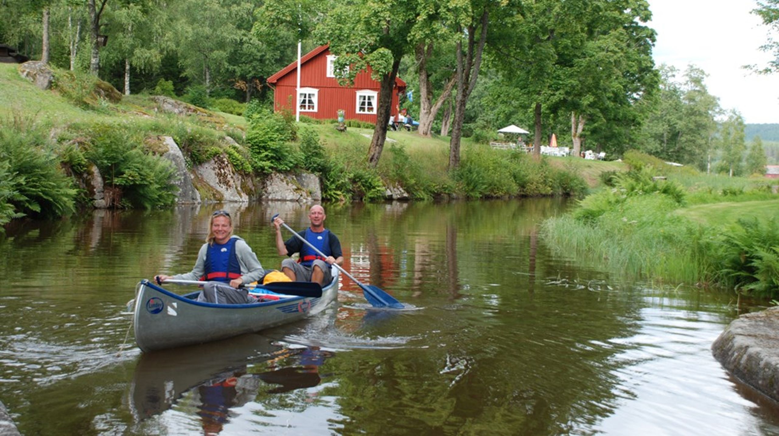 Jobba inom äldreomsorgen och paddla kanot vid Bjurbäckens slussar? Storfors kommun erbjuder jobb, boende och&nbsp; gemensamma aktiviteter i sommar för omsorgsvikarier.&nbsp;