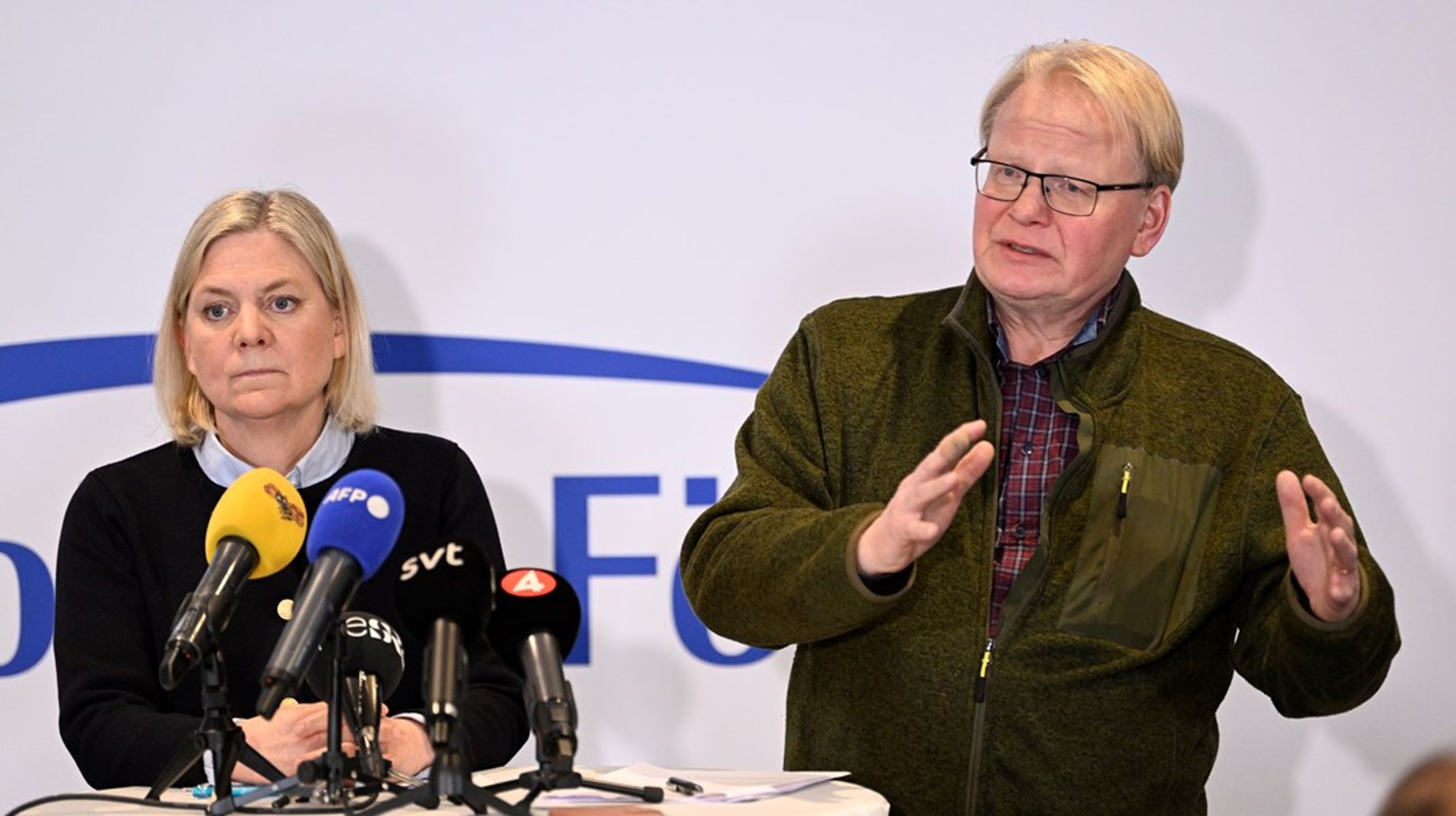 Socialdemokraternas partiledare Magdalena Andersson (S) och Peter Hultqvist (S) ordförande i försvarsutskottet, vid en pressträff på Folk och försvars rikskonferens i Sälen tidigare i veckan.