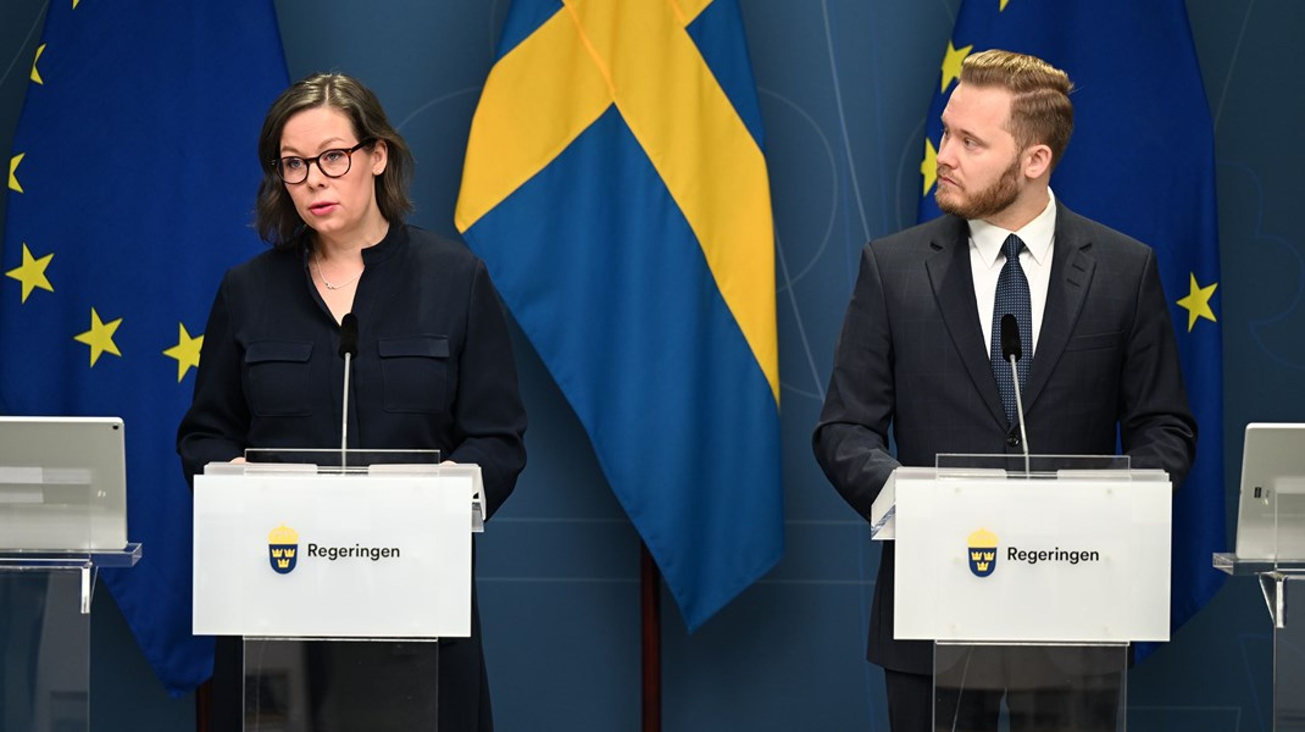Informationsplikten är en av punkterna i samarbetspartiernas Tidöavtal. Här migrationsminister Maria Malmer Stenergard (M) och Henrik Vinge, gruppledare för Sverigedemokraterna,&nbsp;