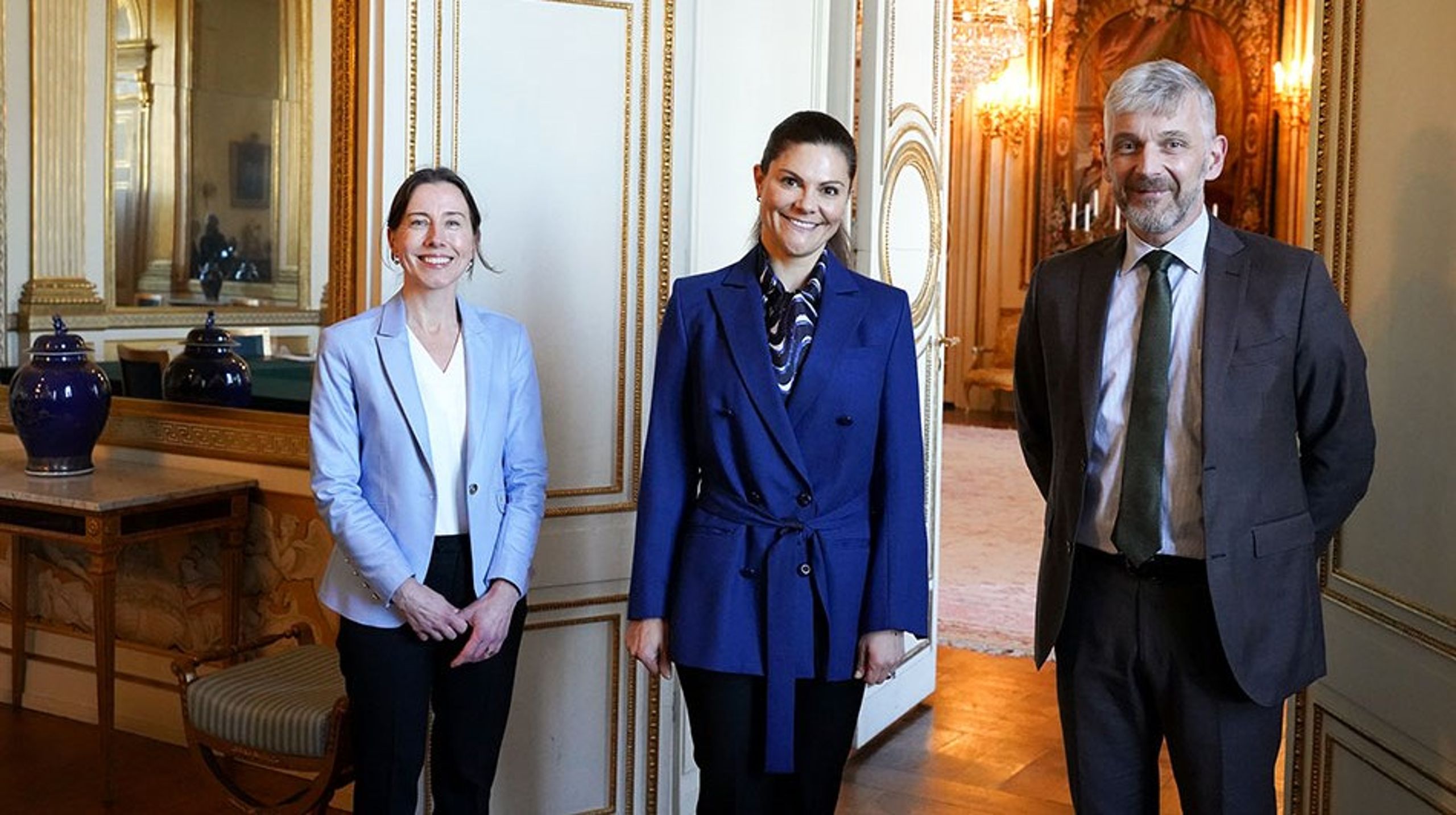 Isabella Törngren, till vänster, då Kronprinsessan i februari förra året gav företräde för UD-representanter att informera om läget i de baltiska länderna.&nbsp;Mikael Eriksson, före detta ambassadör, till höger.