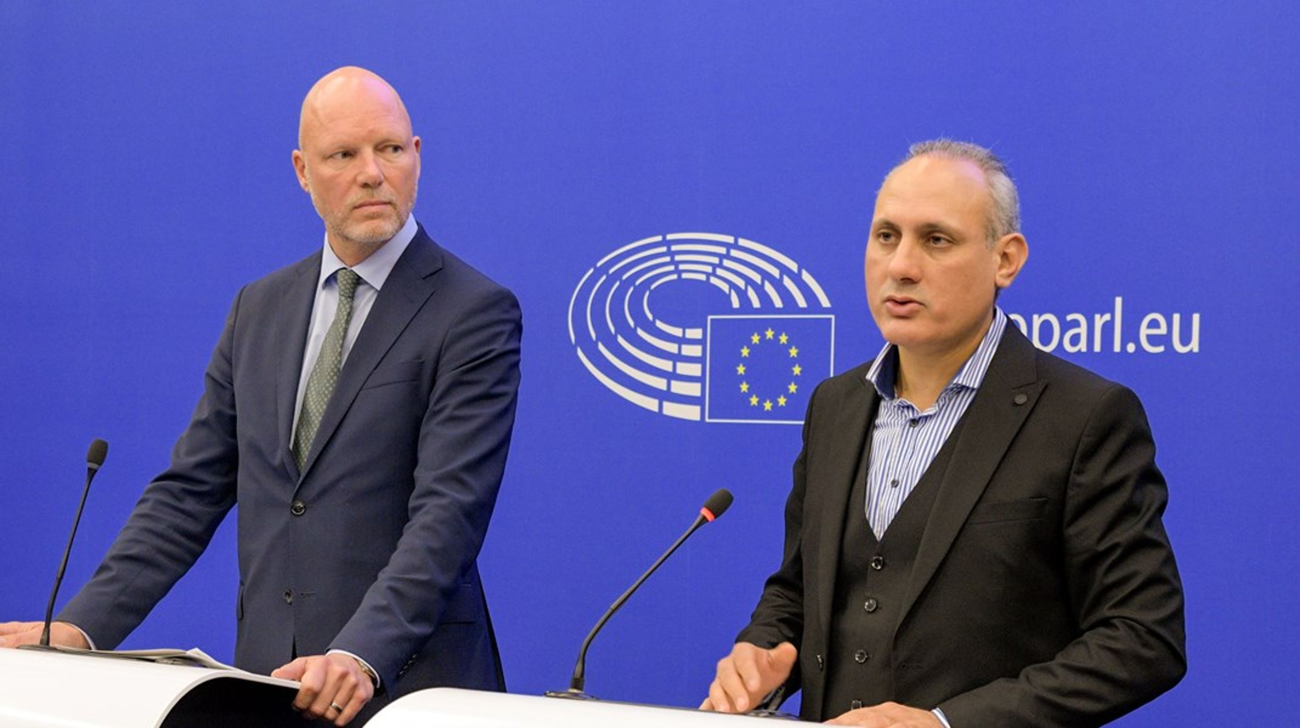 Jörgen Warborn och Ismail Ertug företräder EU-parlamentet i de två regelverken som förhandlar fram bränsle- och infrastrukturkraven för att ställa om sjöfarten. <br>