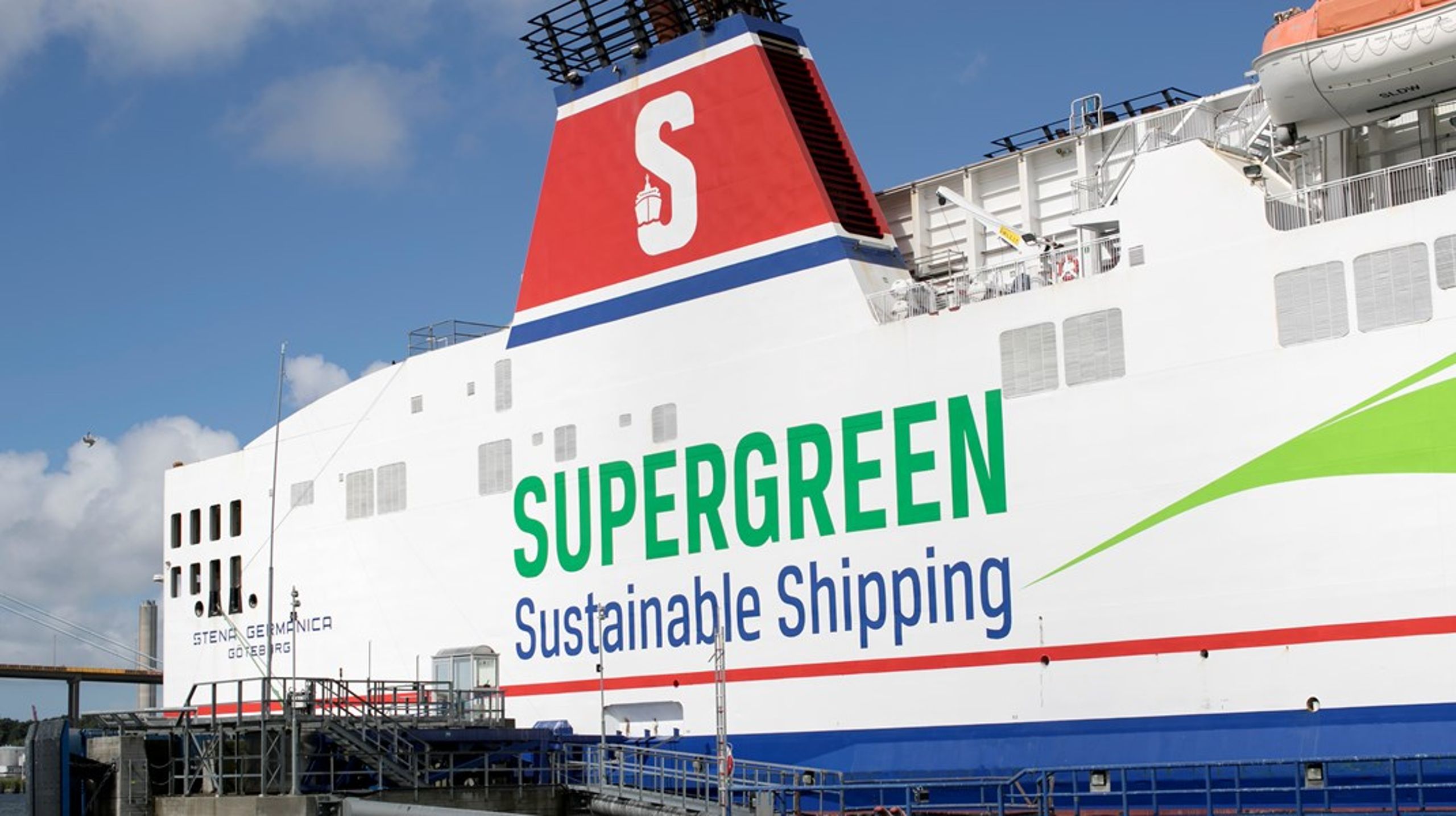 Göteborgs hamn är tillsammans med Stena Line i framkant för att kunna bunkra fartyg som anlöper hamnen med det gröna elektrobränslet e-metanol, skriver debattörerna.