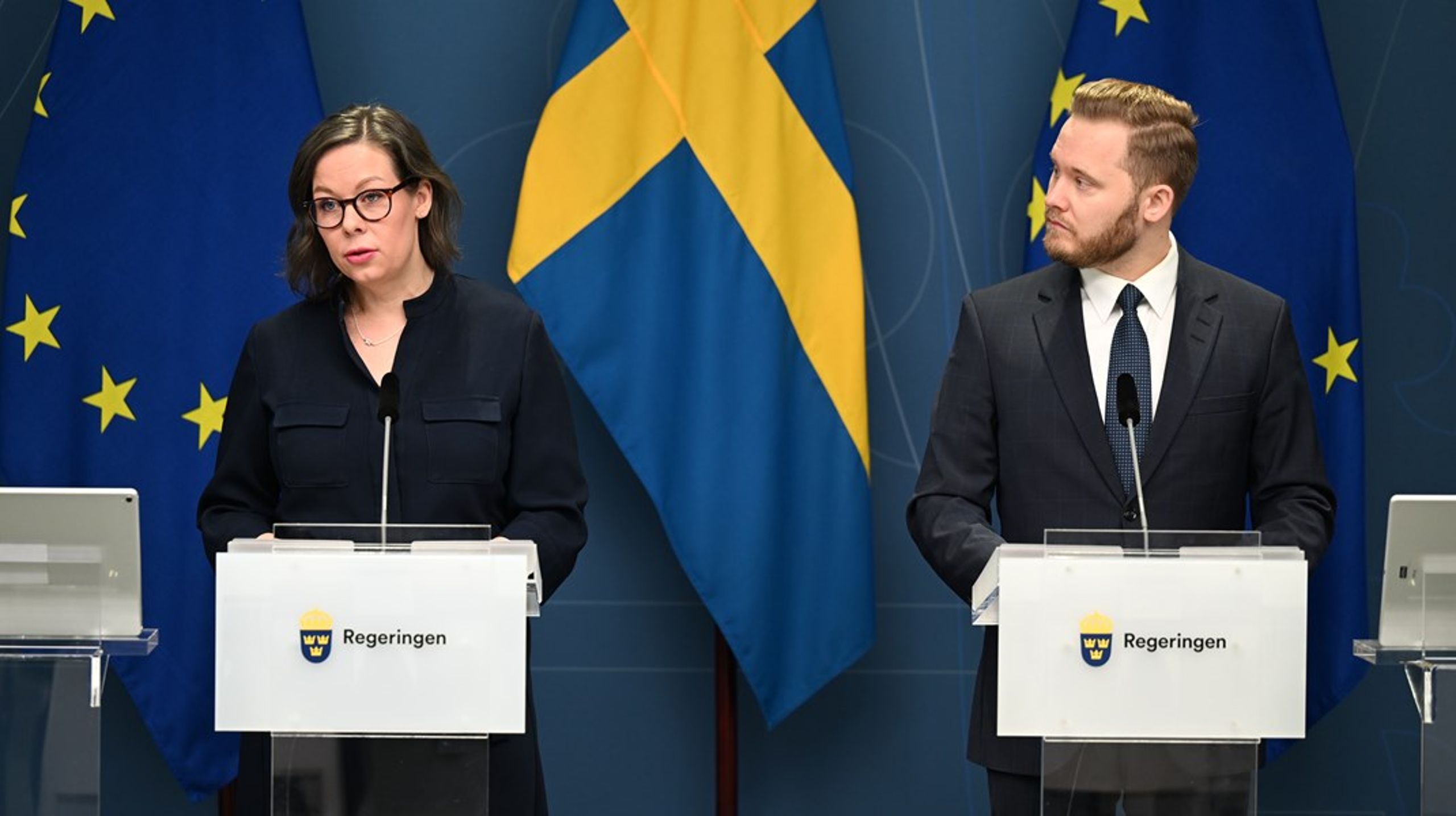 Migrationsminister Maria Malmer Stenegard (M) och SD:s gruppledare Henrik Vinge.