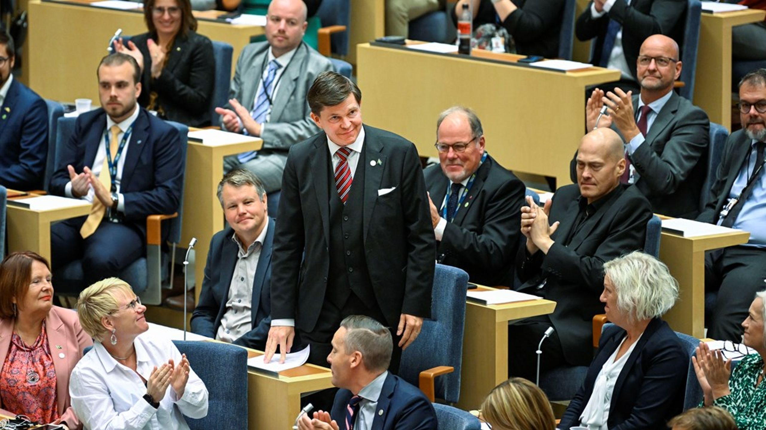Riksdagsledamöterna får numera ett månadsarvode på 73 000 kronor. Talman Andreas Norlén tjänar mer än dubbelt så mycket.