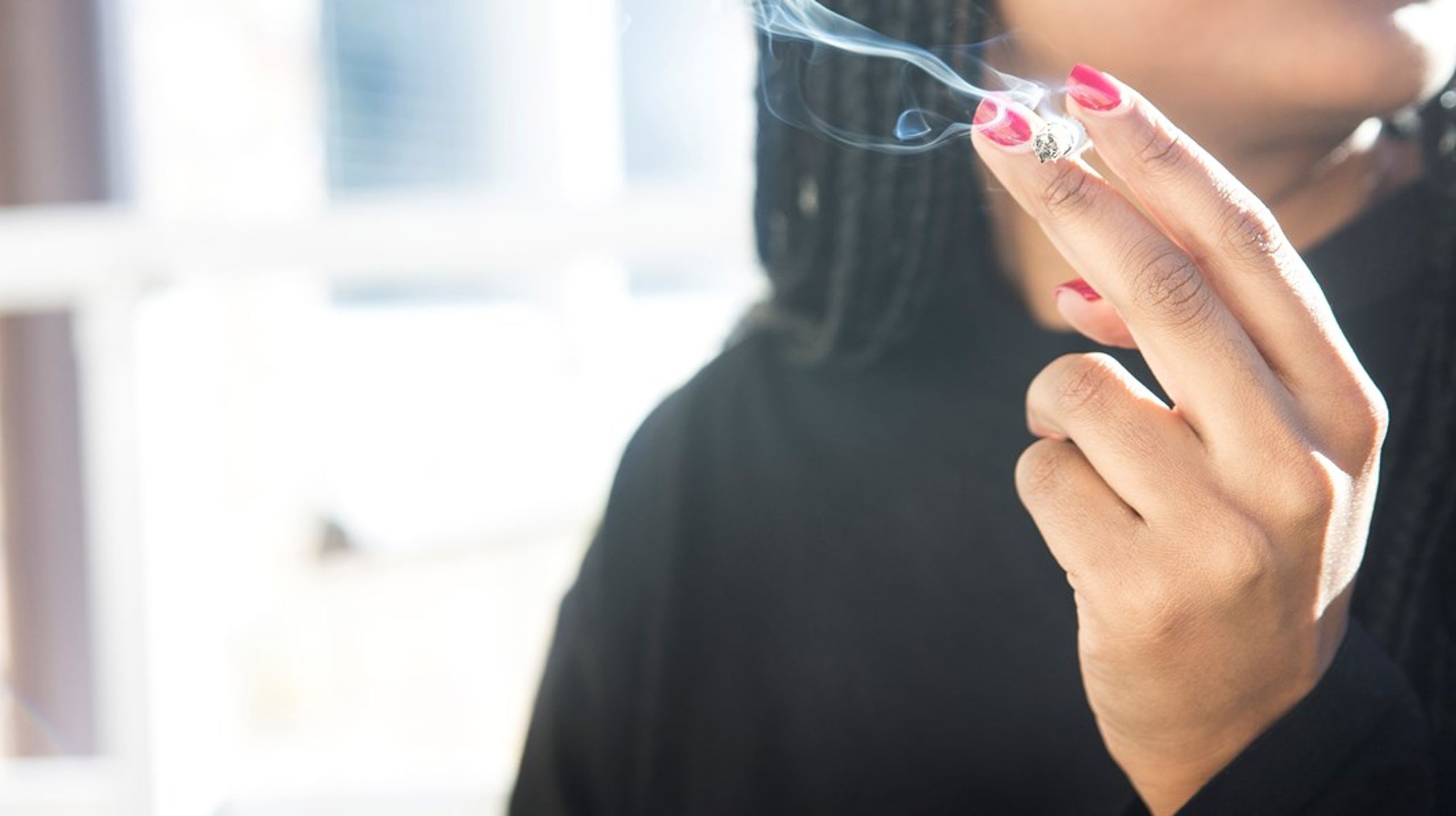 Det är tydligt att det inte finns riskfria tobaksprodukter. Men exempelvis är e-cigaretter 95% mindre skadliga än cigaretter. Självklart är det bättre för en rökare att byta från vanliga cigarretter till e-cigaretter, skriver debattörerna.