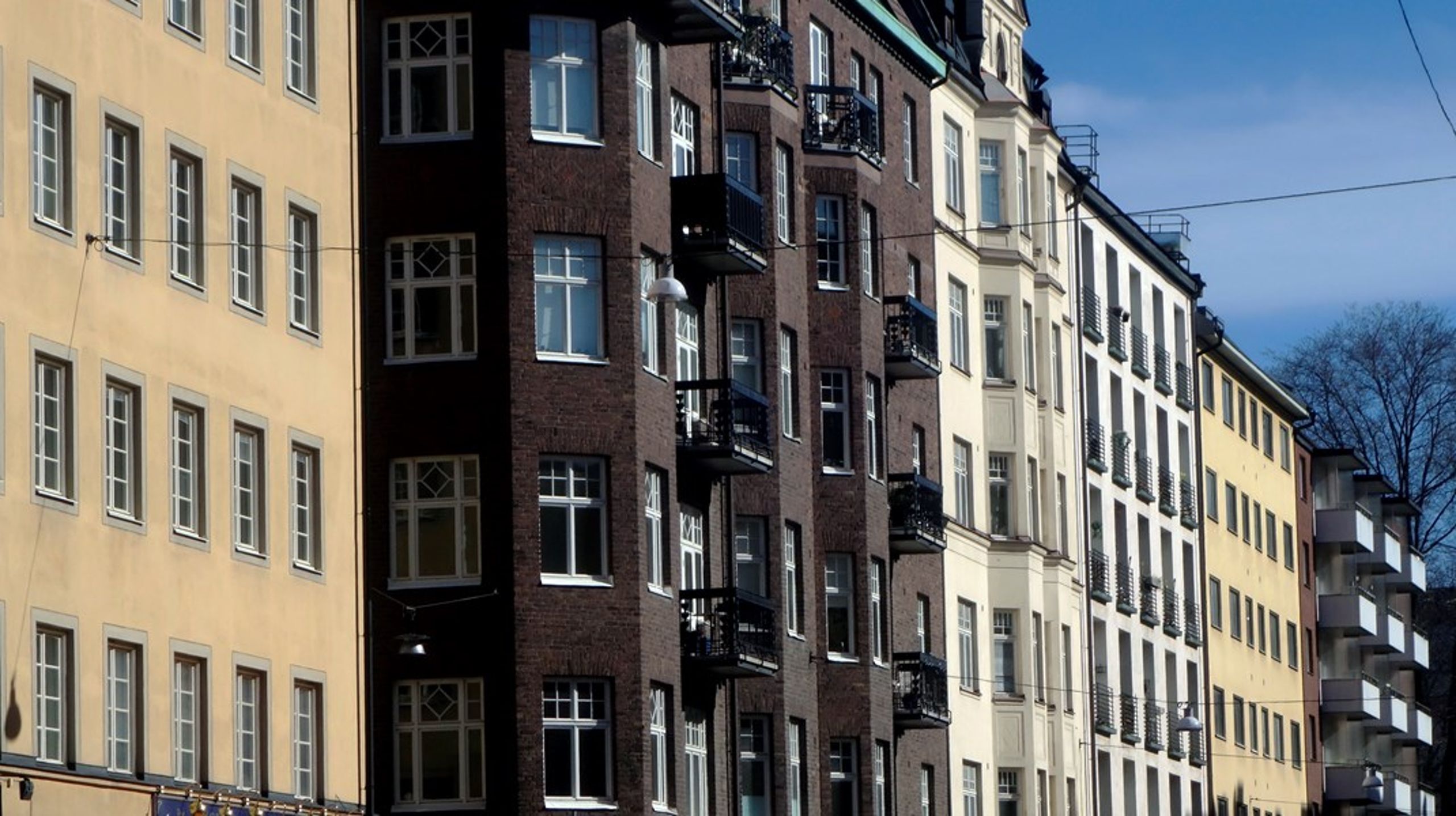 Många bostadsrättsföreningar i Stockholm kämpar med ekonomin.