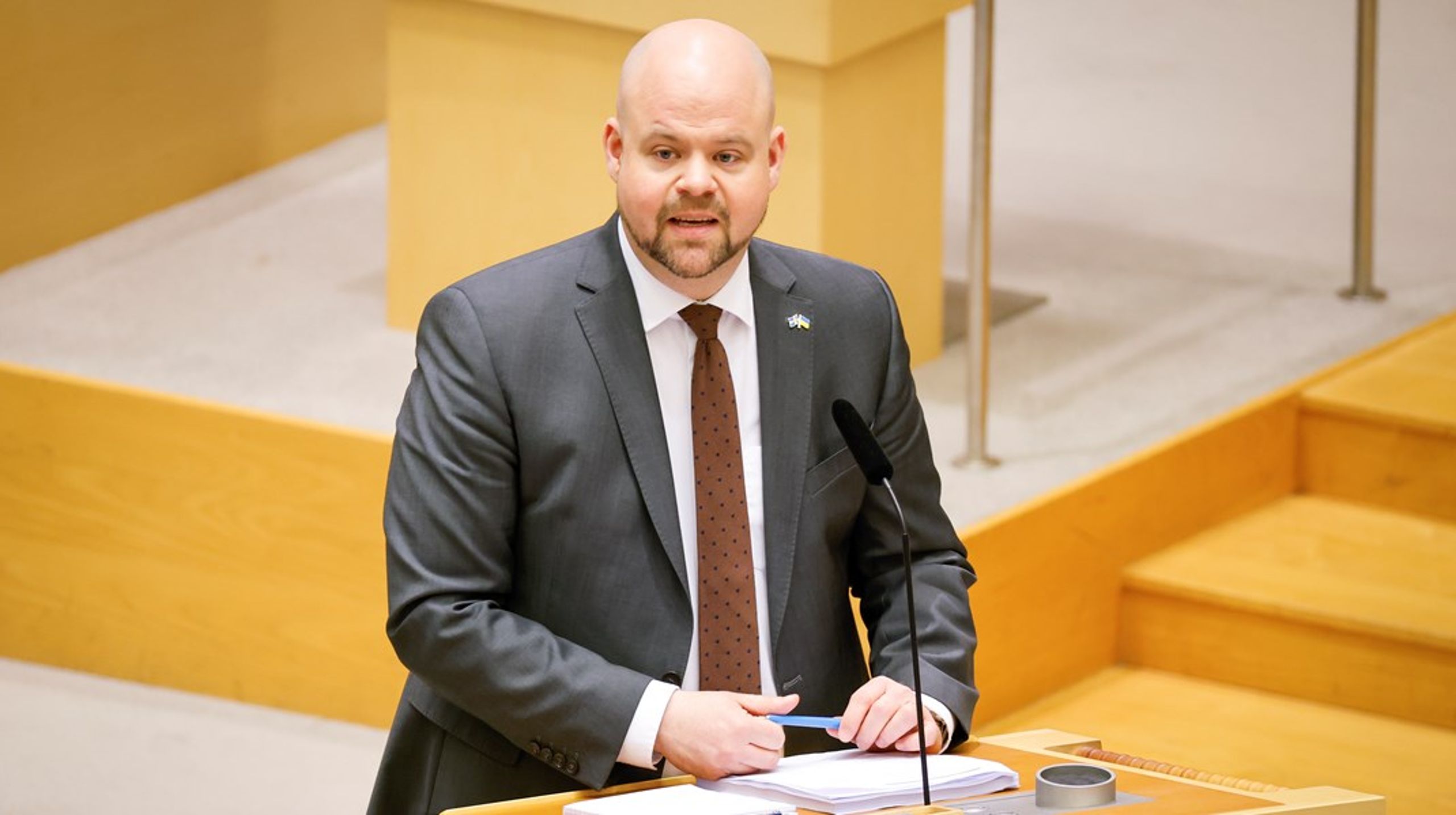 Låter landsbygdsminister Peter Kullgren (KD) sig styras av Sverigedemokraterna?