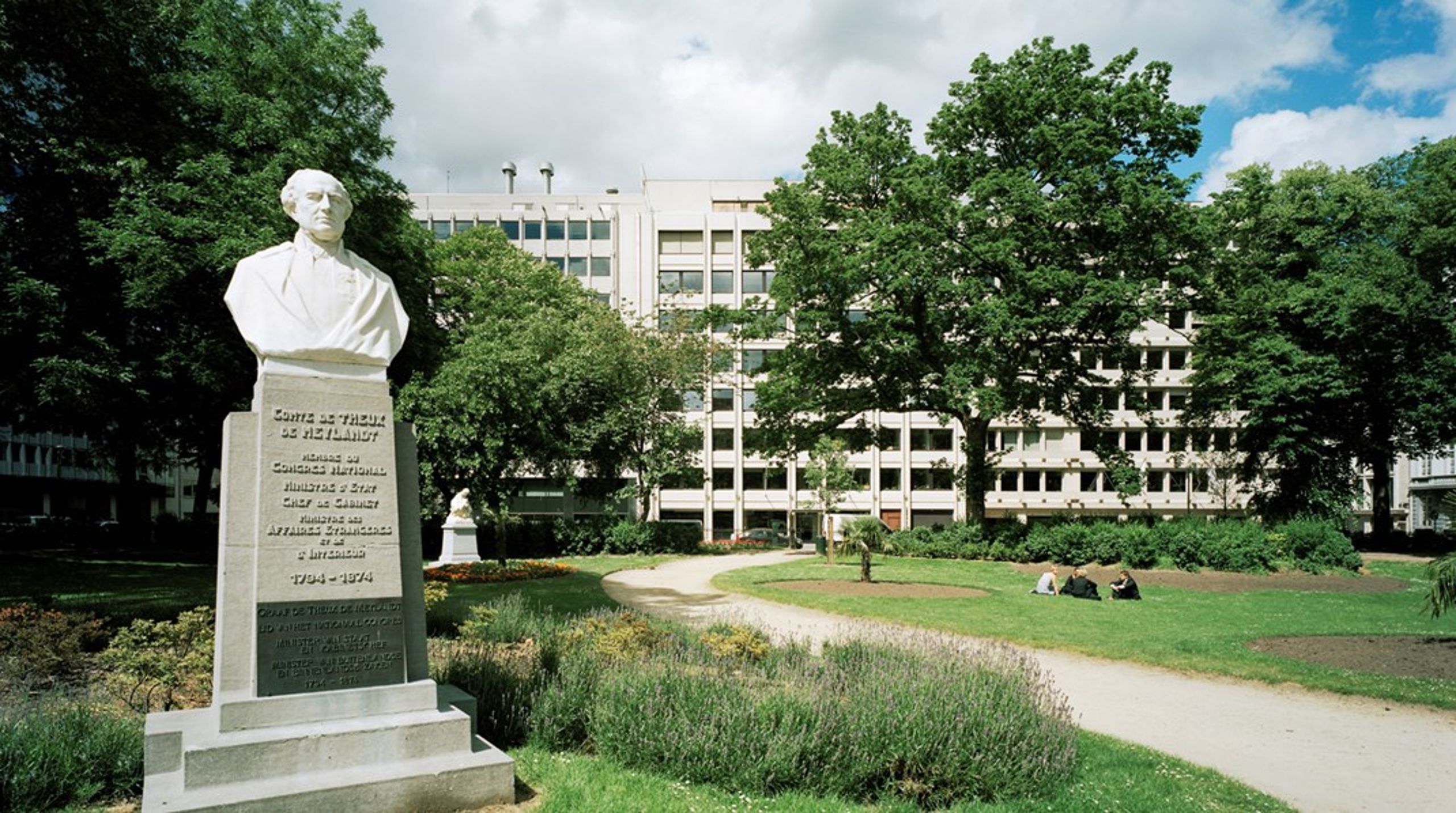 Regeringens tillhåll i Bryssel, Sveriges ständiga representation, ligger centralt vid parken&nbsp;Square de Meeûs.