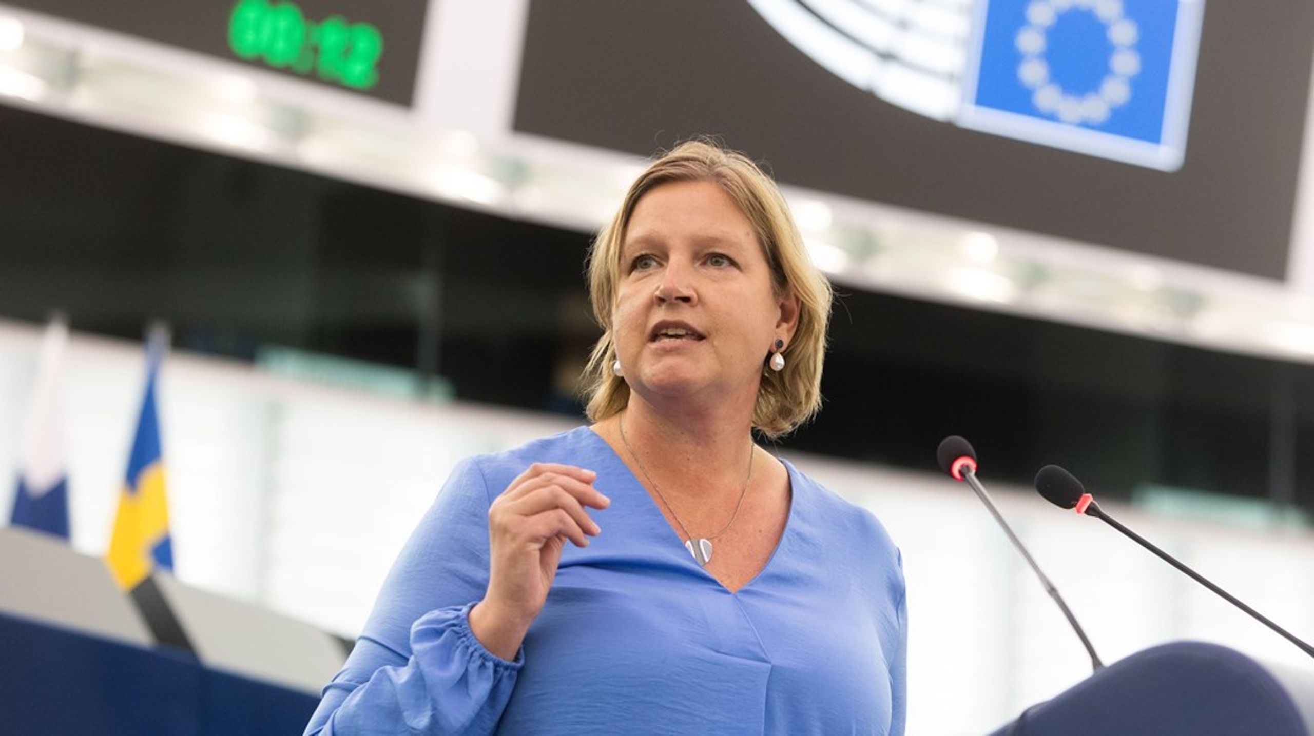 EU-parlamentarikern Karin Karlsbros (L) plats&nbsp;i den liberala partigruppen i parlamentet&nbsp;har ifrågasatts på grund av&nbsp;Liberalerna samarbete med Sverigedemokraterna på hemmaplan.&nbsp;
