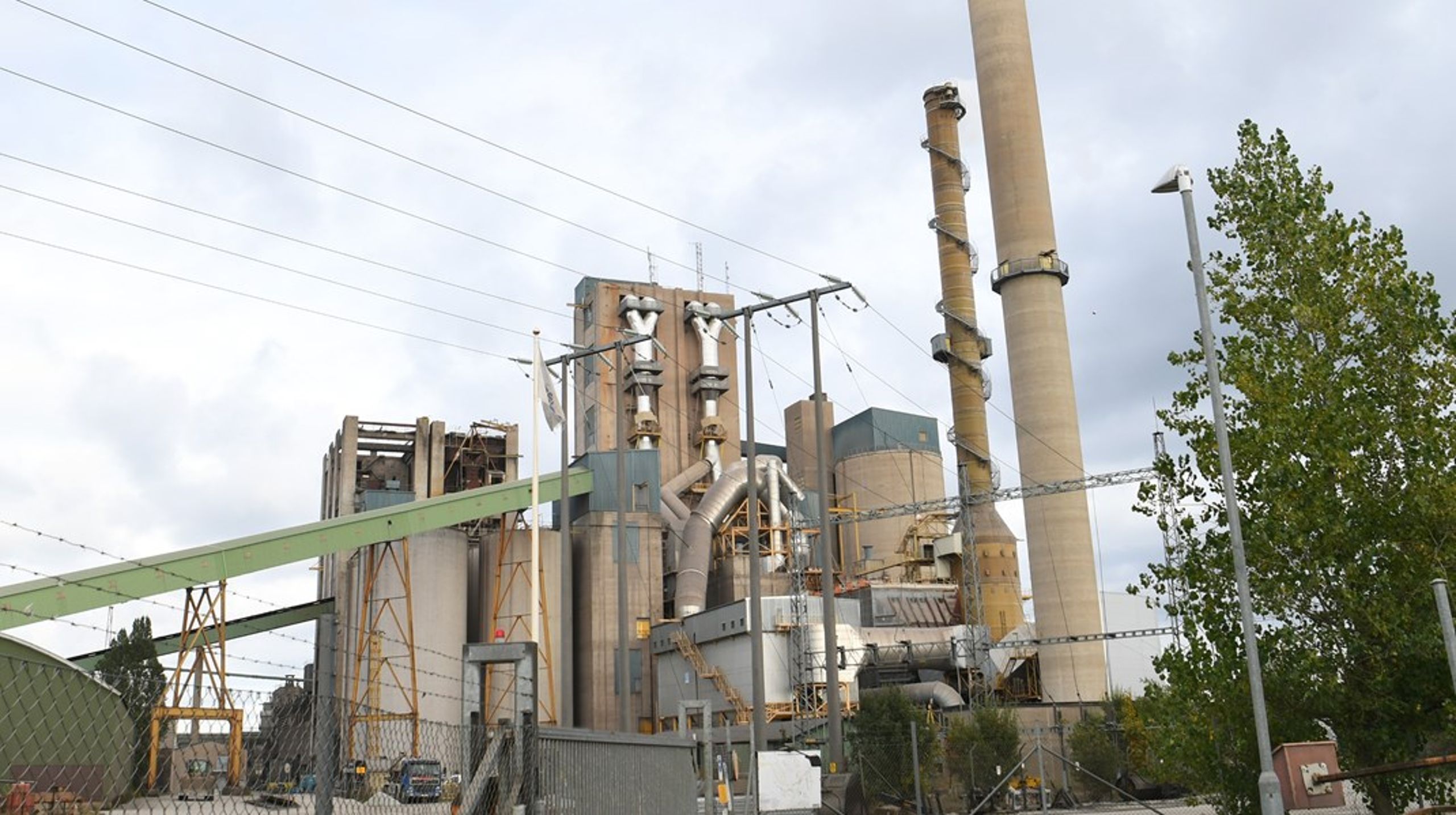 Miljöprövningen av Cementas fabrik är ett av de mest uppmärksammade fallen gällande miljöbalkens tillämpning.