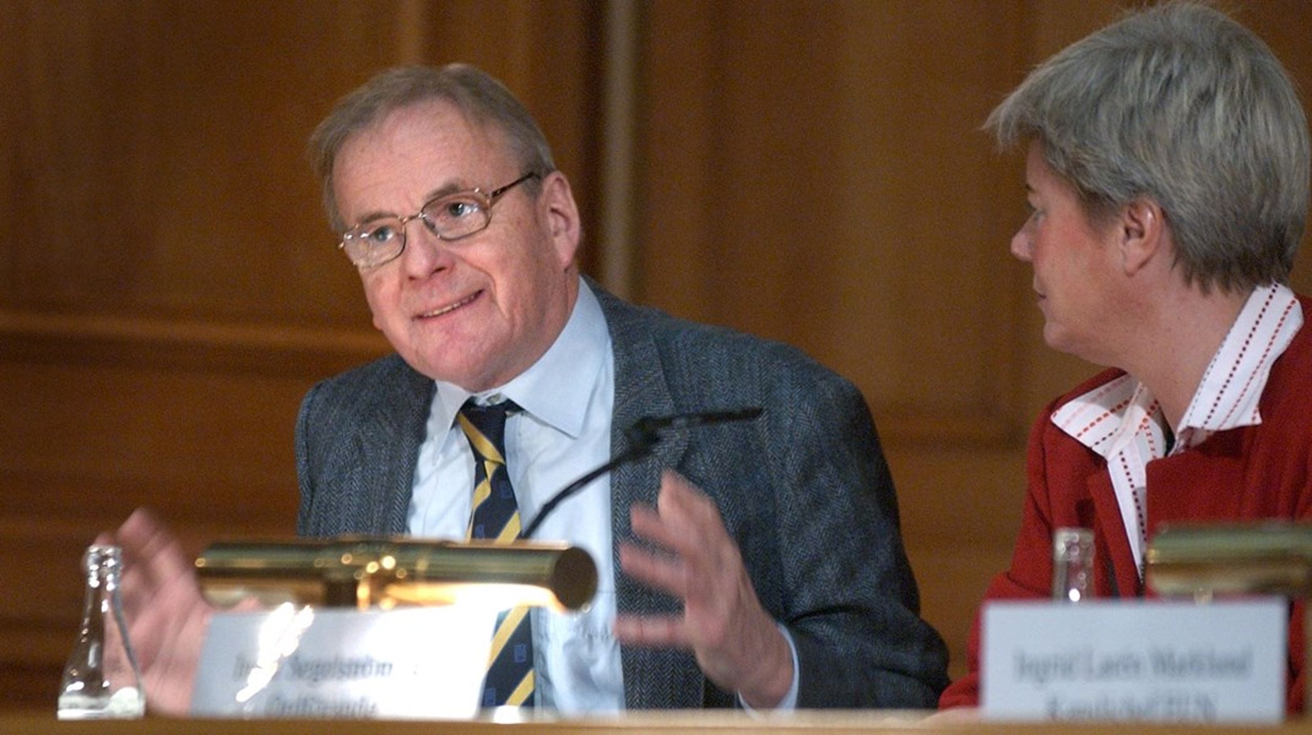 Olof Ruin under den offentliga utfrågningen om EU:s regeringskonferens 2003.&nbsp;