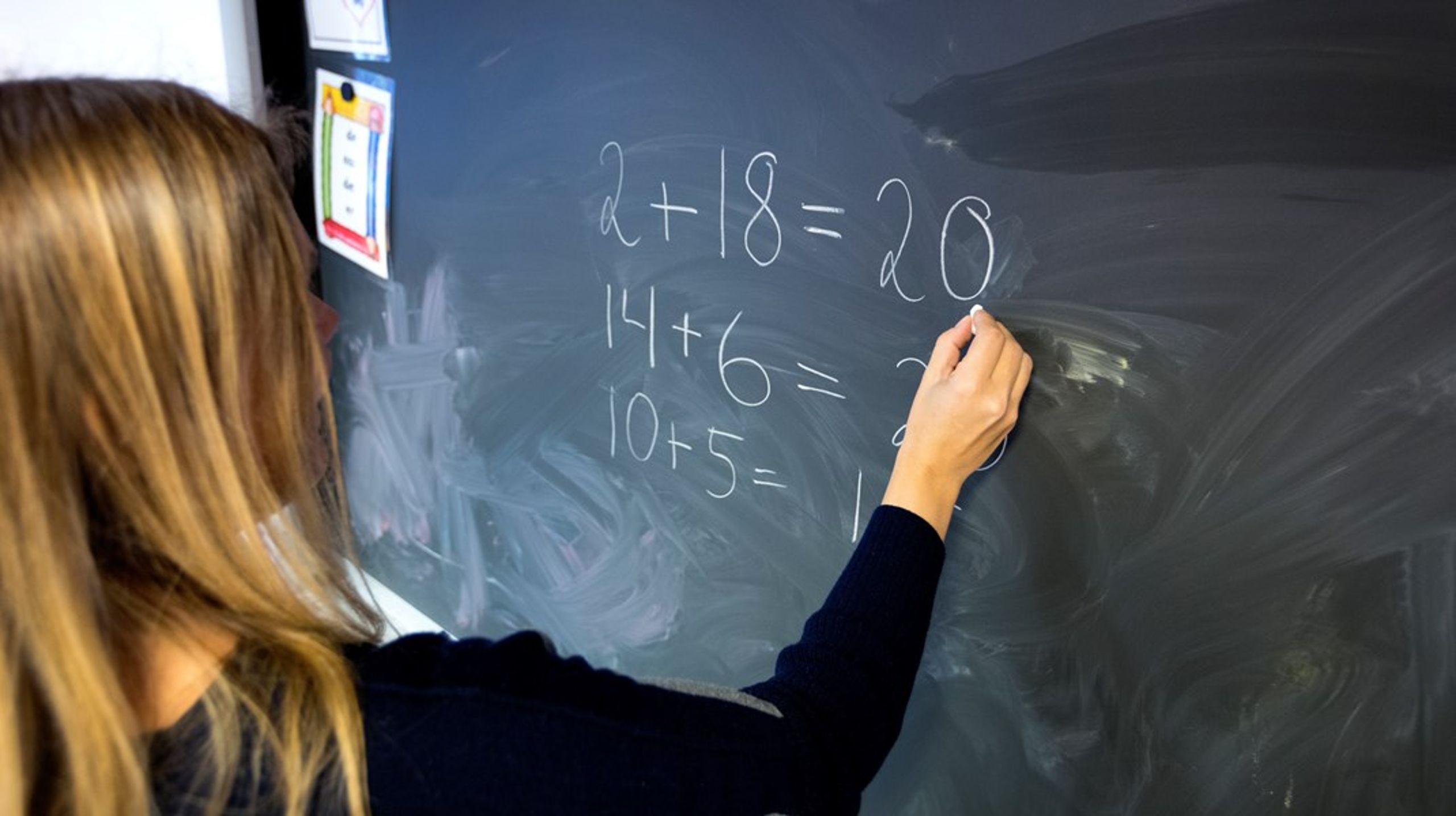 Svenska elevers intresse för naturvetenskap och matematik ligger långt under genomsnittet, skriver debattörerna.