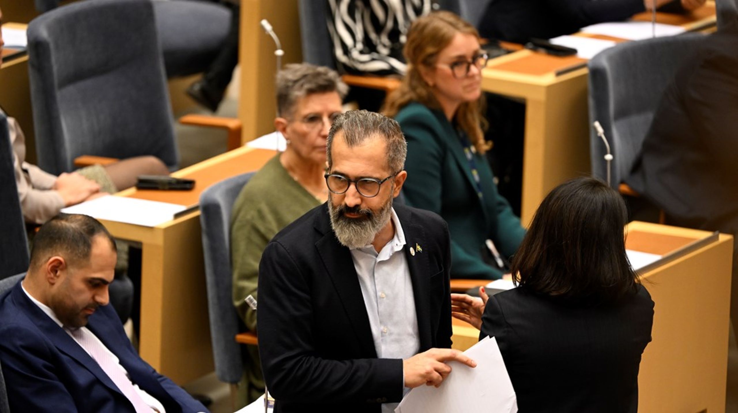 Alireza Akhondi, bostadspolitisk talesperson och riksdagsledamot Stockholms län, är en av tre ledamöter som lämnar partistyrelsen.&nbsp;<br>