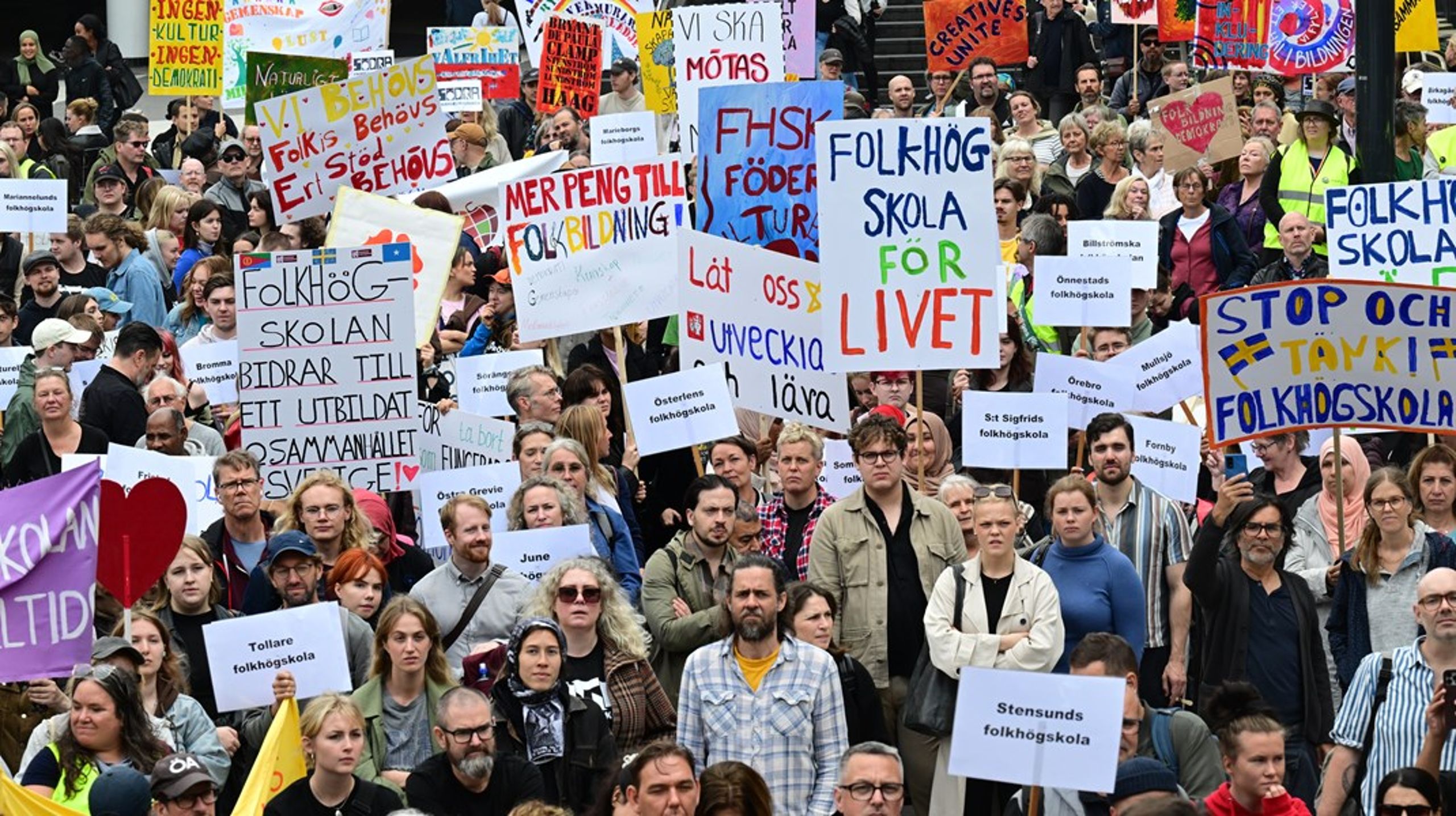 Sveriges folkhögskolelärare anordnade nyligen en manifestation för folkhögskolan.