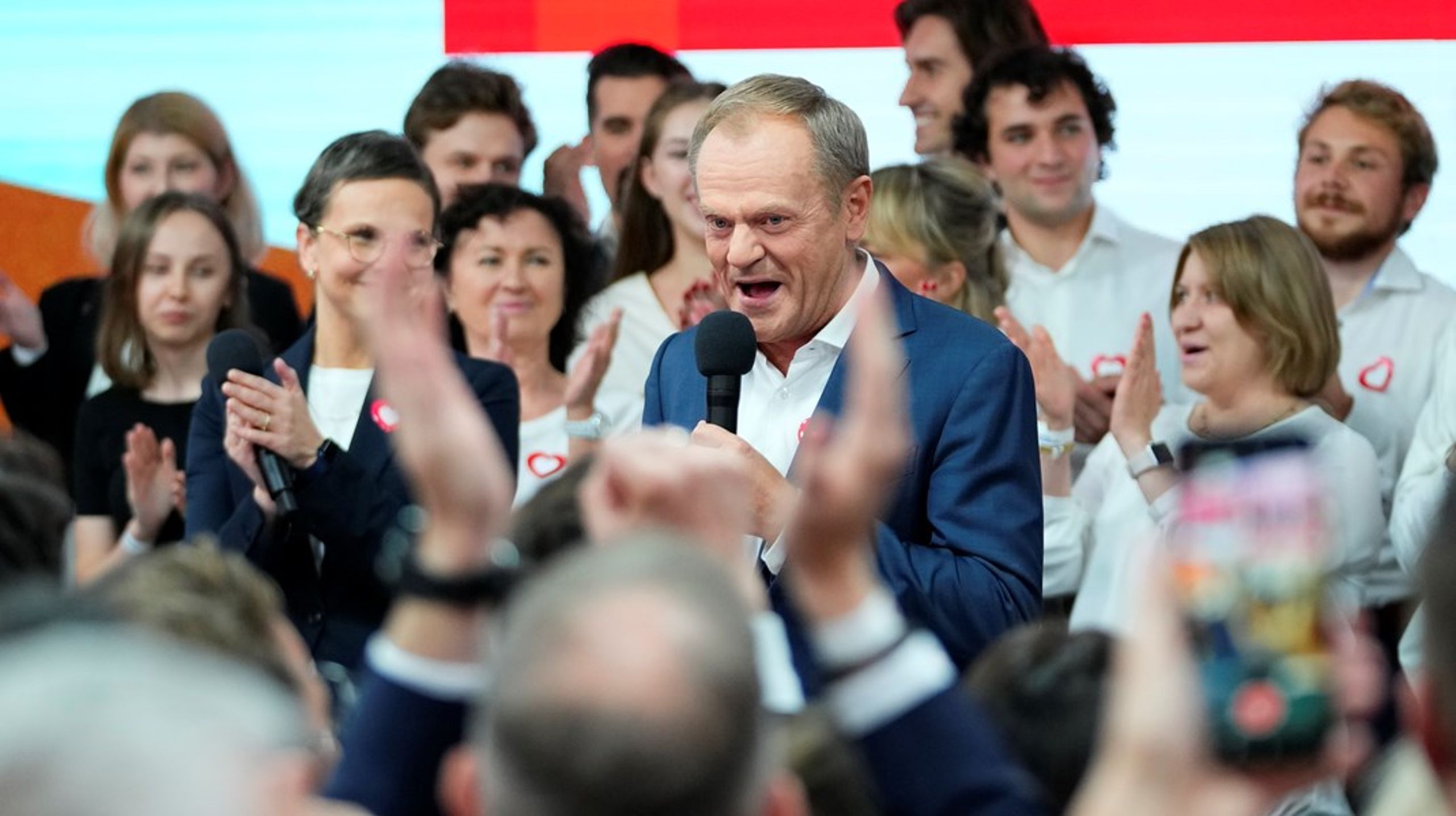Europeiska rådets tidigare ordförande och oppositionsledaren Donald Tusk ser utifrån preliminära siffror ut att ta hem segern i det polska valet.
