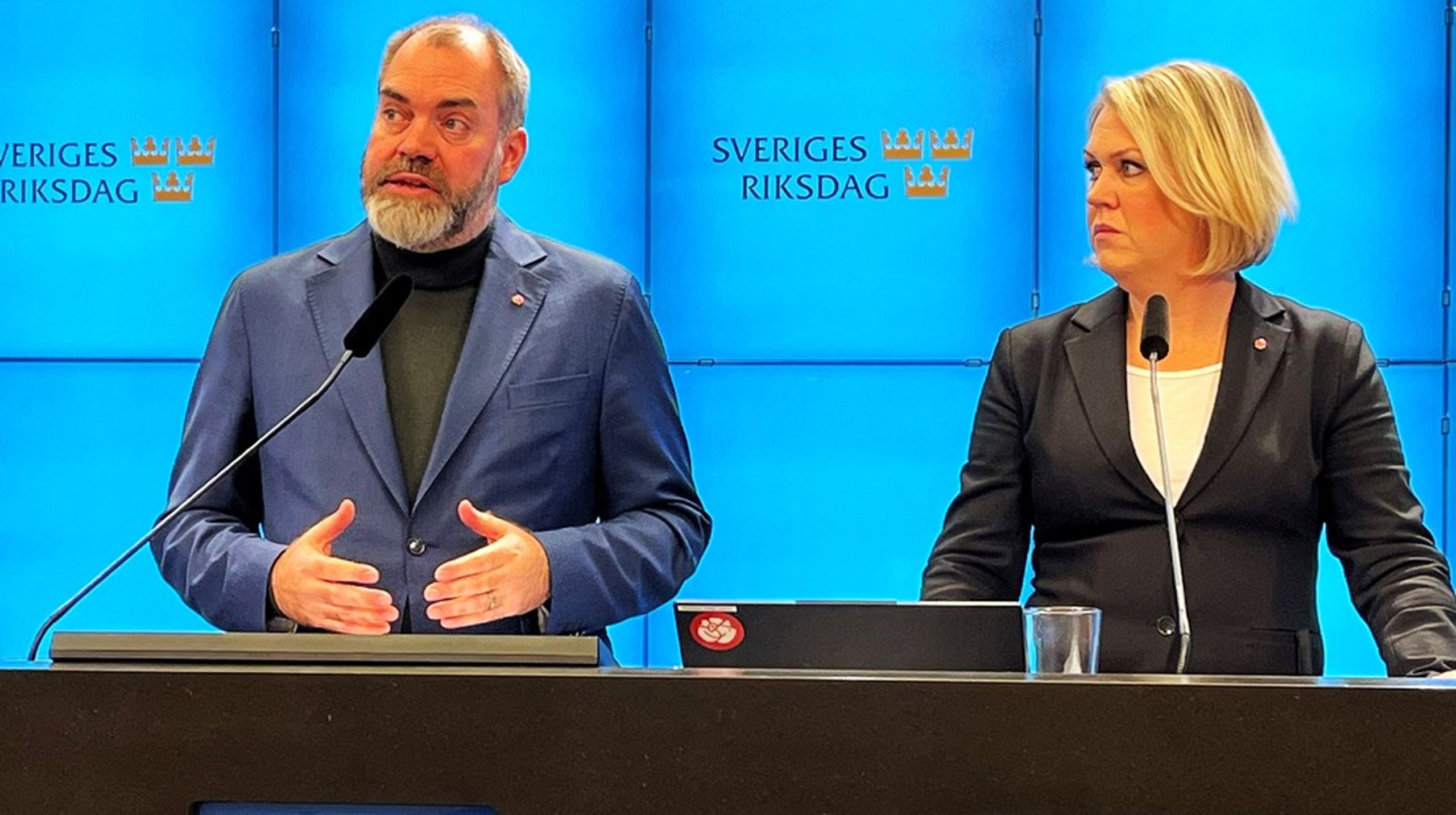 Fredrik Lundh Sammeli (S) och Lena Hallengren (S) vill see en rad åtgärder mot vårdaktörer med kopplingar till organiserad brottslighet.