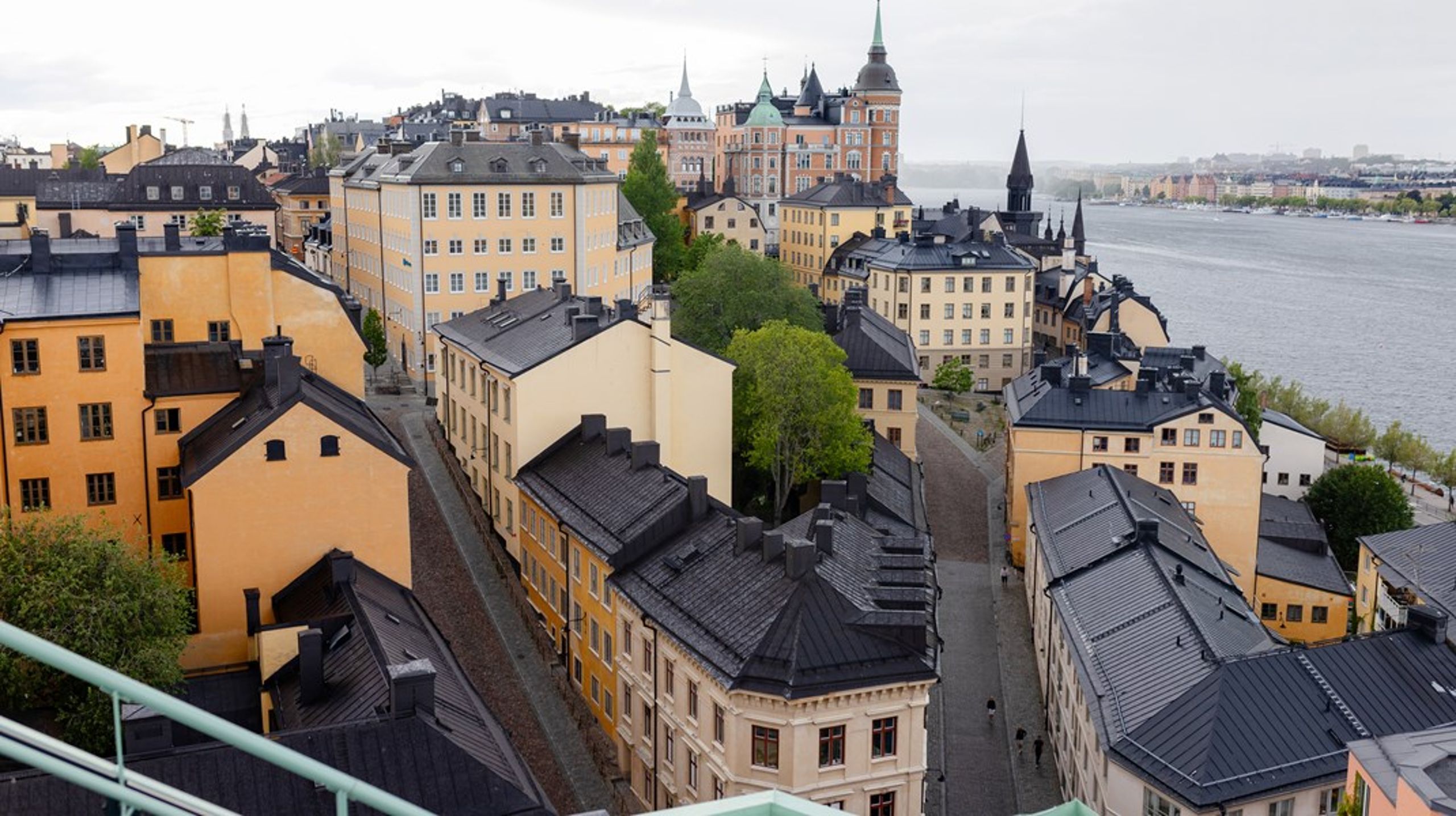 <div>I Stockholm kan den som vill bo i stadens mer attraktiva delar få vänta i flera decennier på hyreskontrakt.</div>