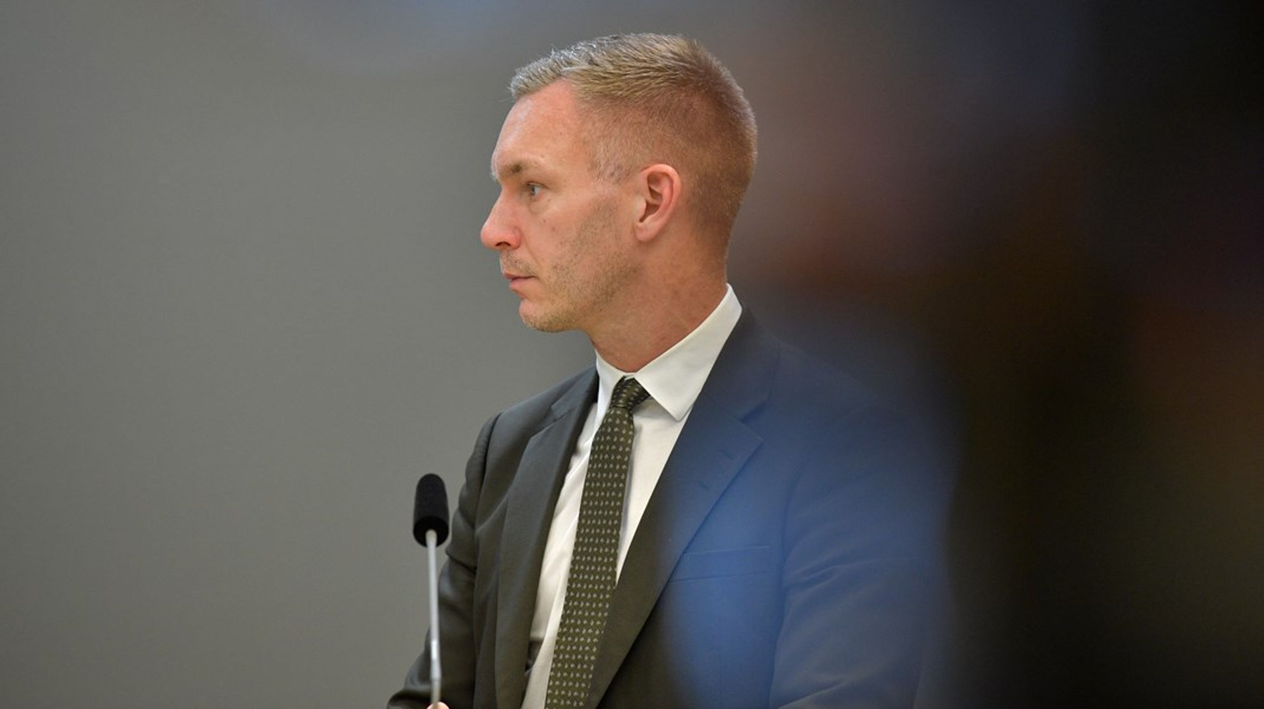 Civilminister Erik Slottner står fortfarande utan utredare.
