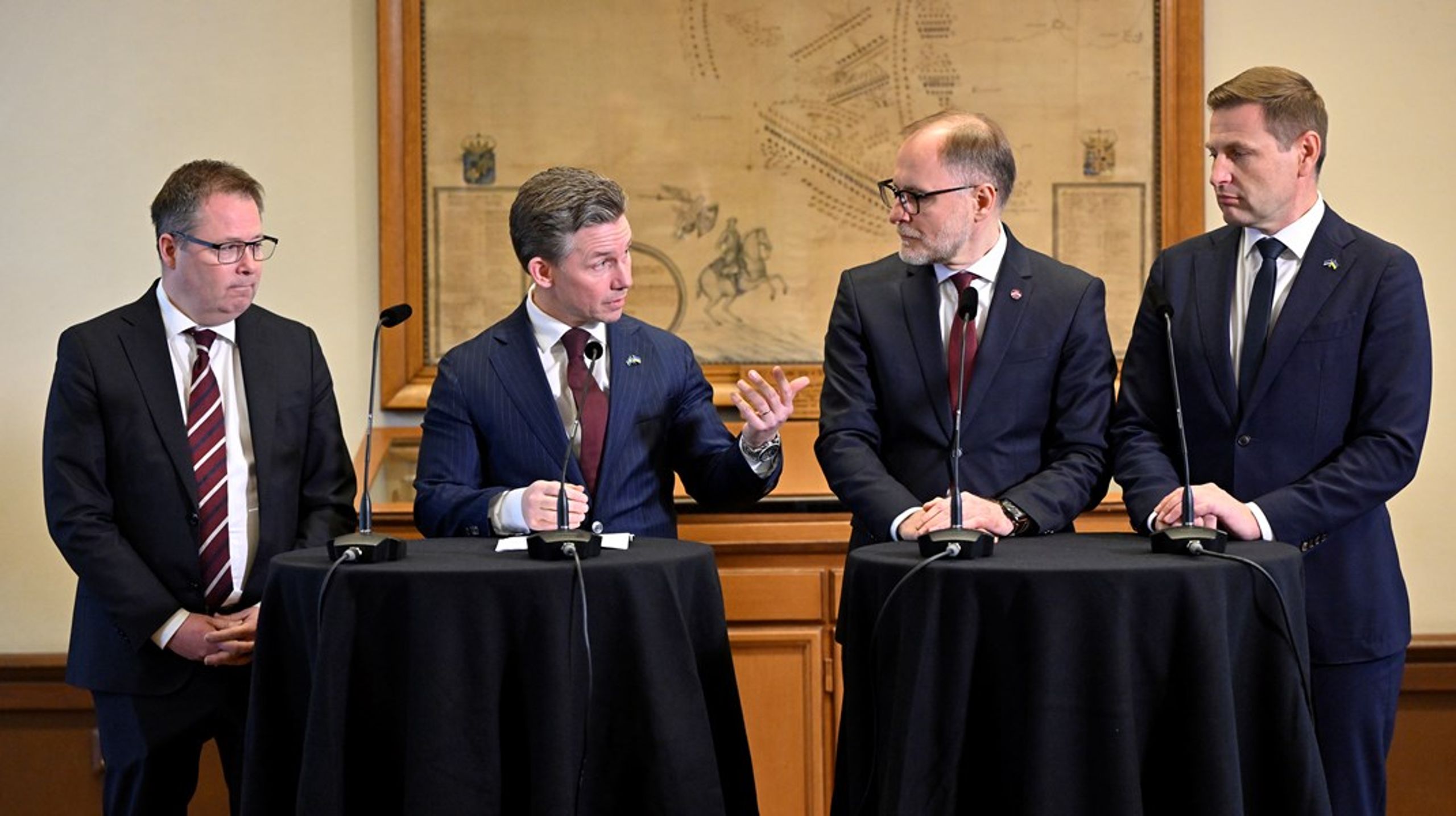 Försvarsministrarna
från Norden och Baltikum träffades för ett tvådagarsmöte&nbsp;i Stockholm. Från
vänster: Bjørn Arild Gram (Norge), Pål Jonson (Sverige), Andris Sprūds
(Lettland) och Hanno Pevkur (Estland).