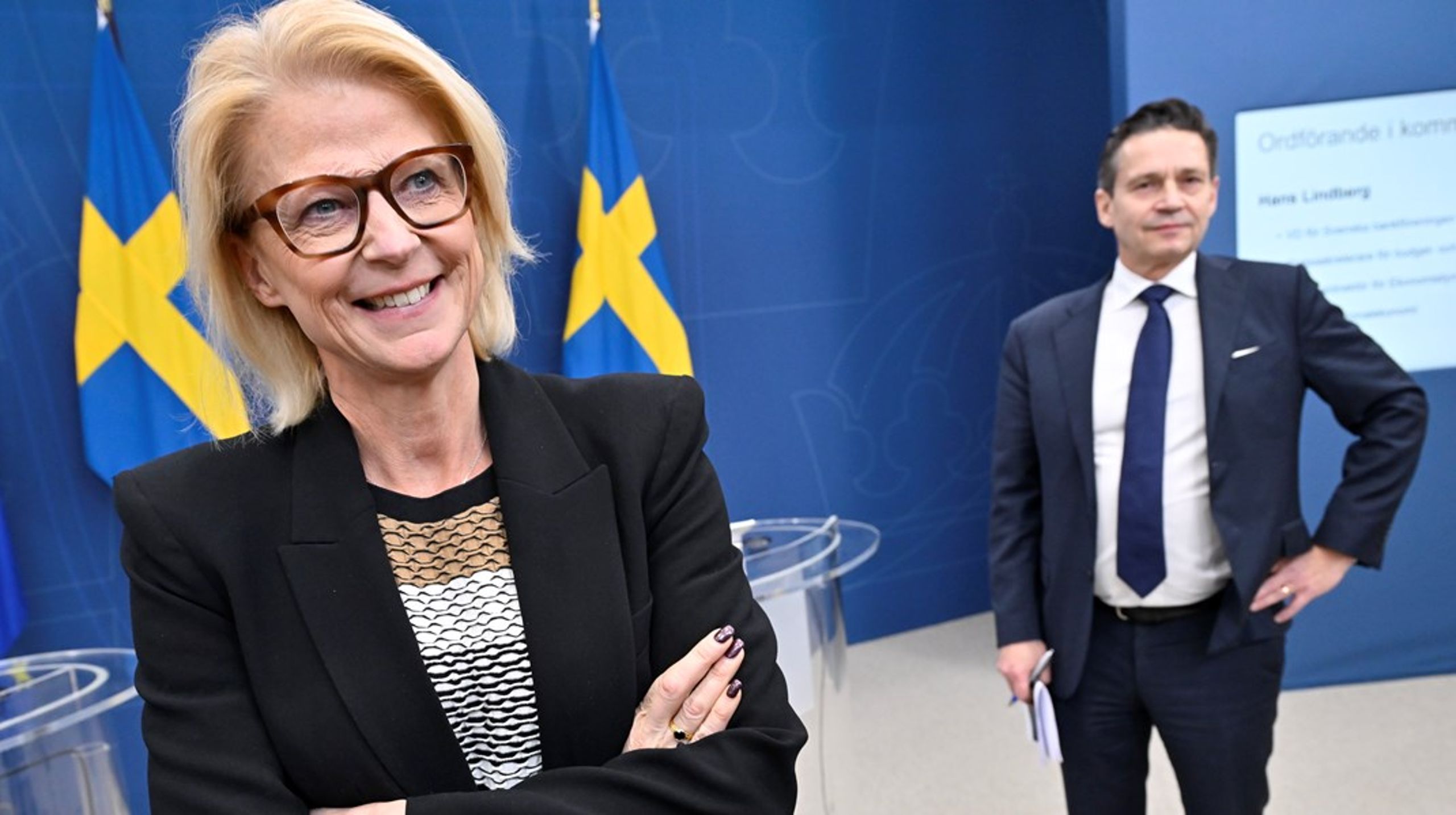 Finansminister Elisabeth Svantesson (M) drar igång en ny översyn av överskottsmålet. Kommittén ska ledas av Hans Lindblad (i bakgrunden).