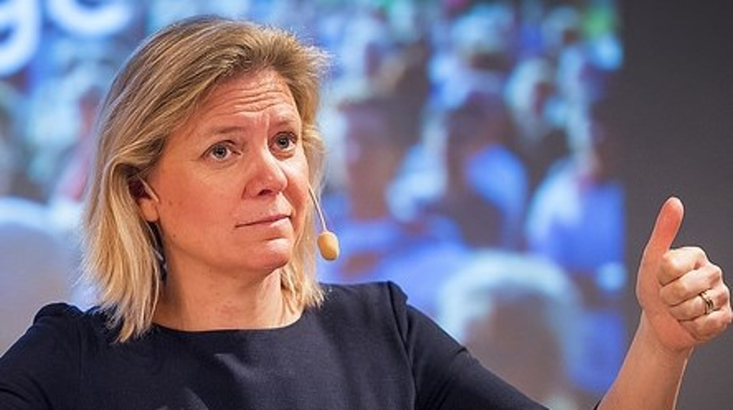 Tio miljarder till landsting och kommuner från finansminister Magdalena Andersson (S).