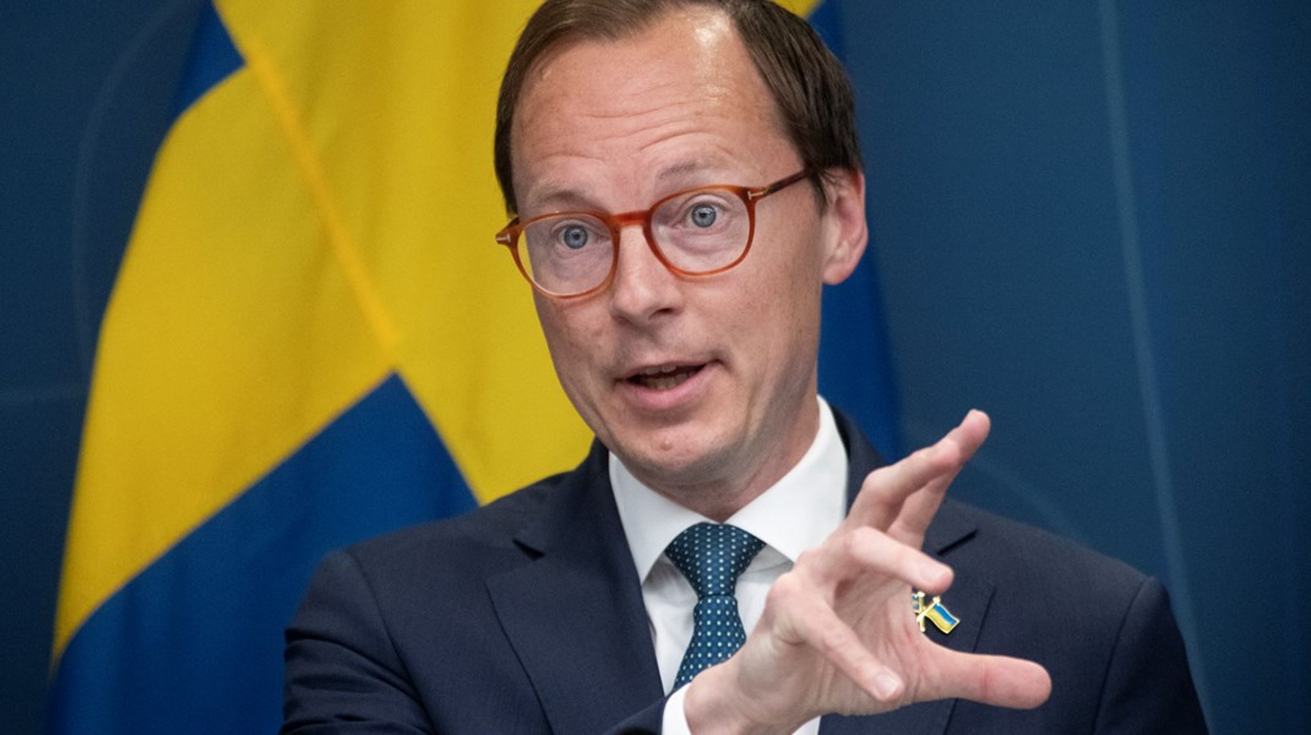 Utbildningsminister Mats Persson (L) borde se över skevheterna i den kommande forskningspolitiska propositionen, menar debattörerna.