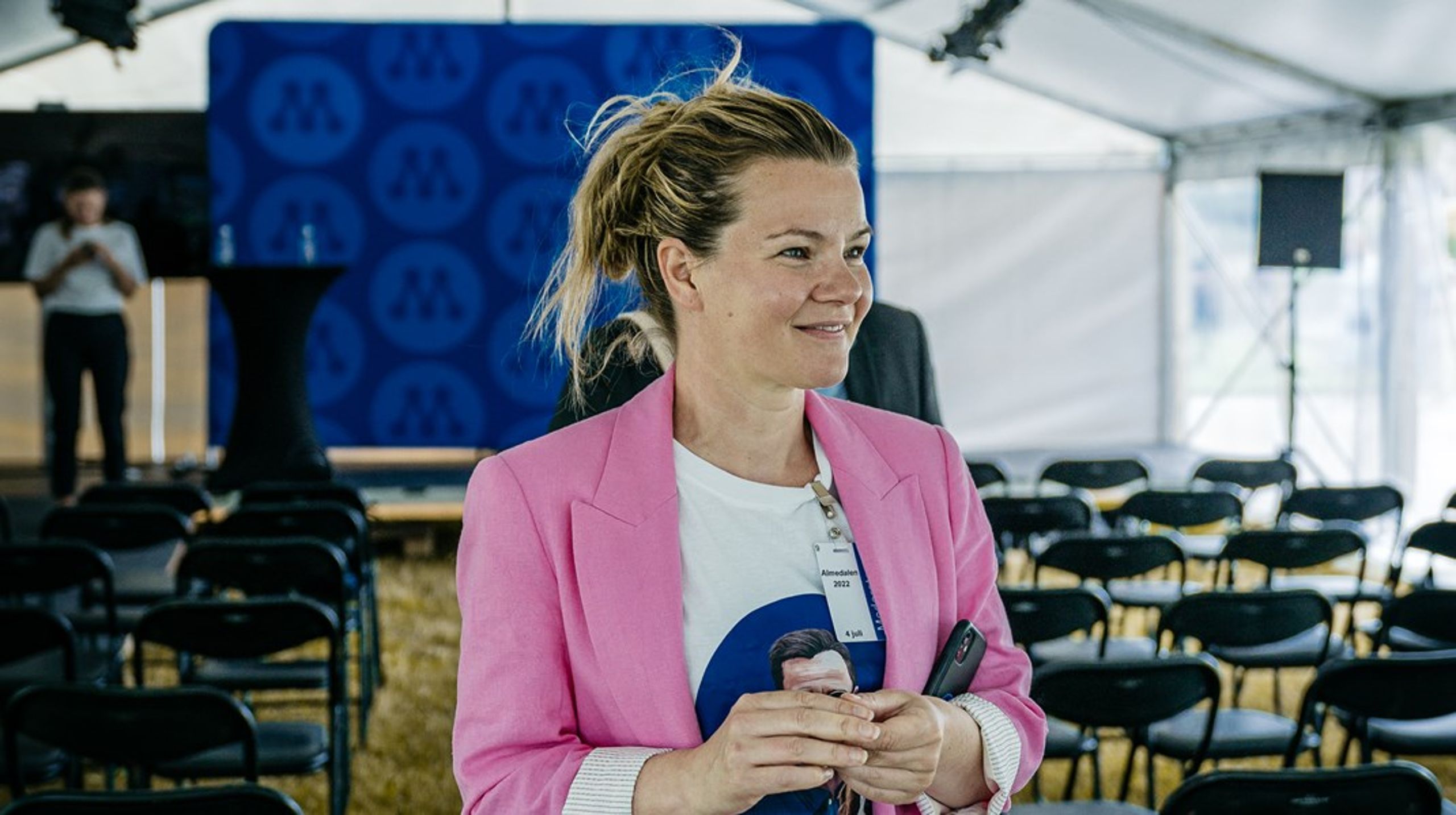 Favorit i repris.&nbsp;Karin Juhlin var Moderaternas valledare även i EU-valet 2019.&nbsp;Hon har tidigare varit organisationschef för Moderaterna, stabschef för Moderaternas partiledning samt varit politiskt sakkunnig på arbetsmarknadsdepartementet.
