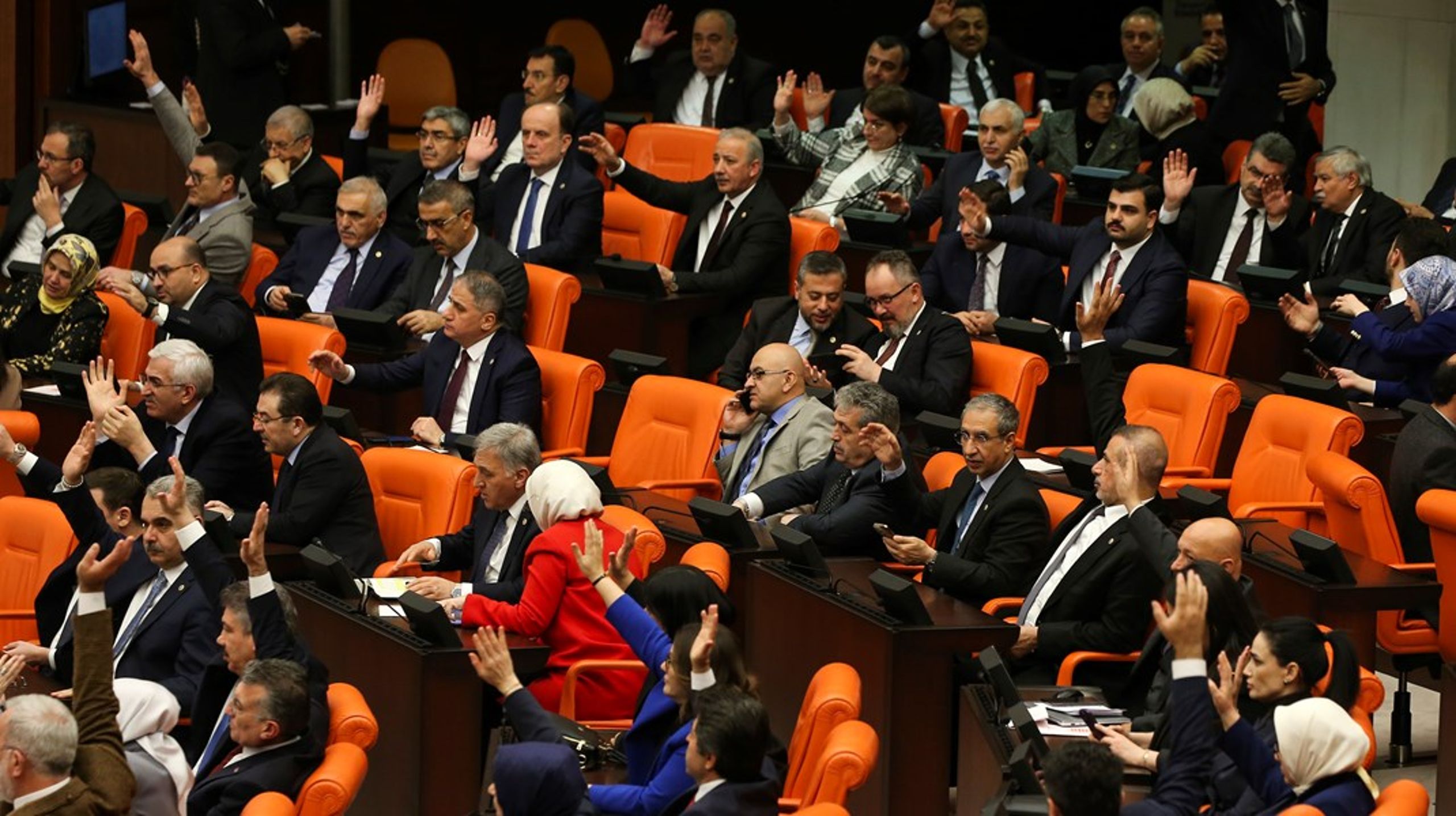 Fyra timmars debatt, sedan sade Turkiets parlament ja till att Sverige går med i Nato.