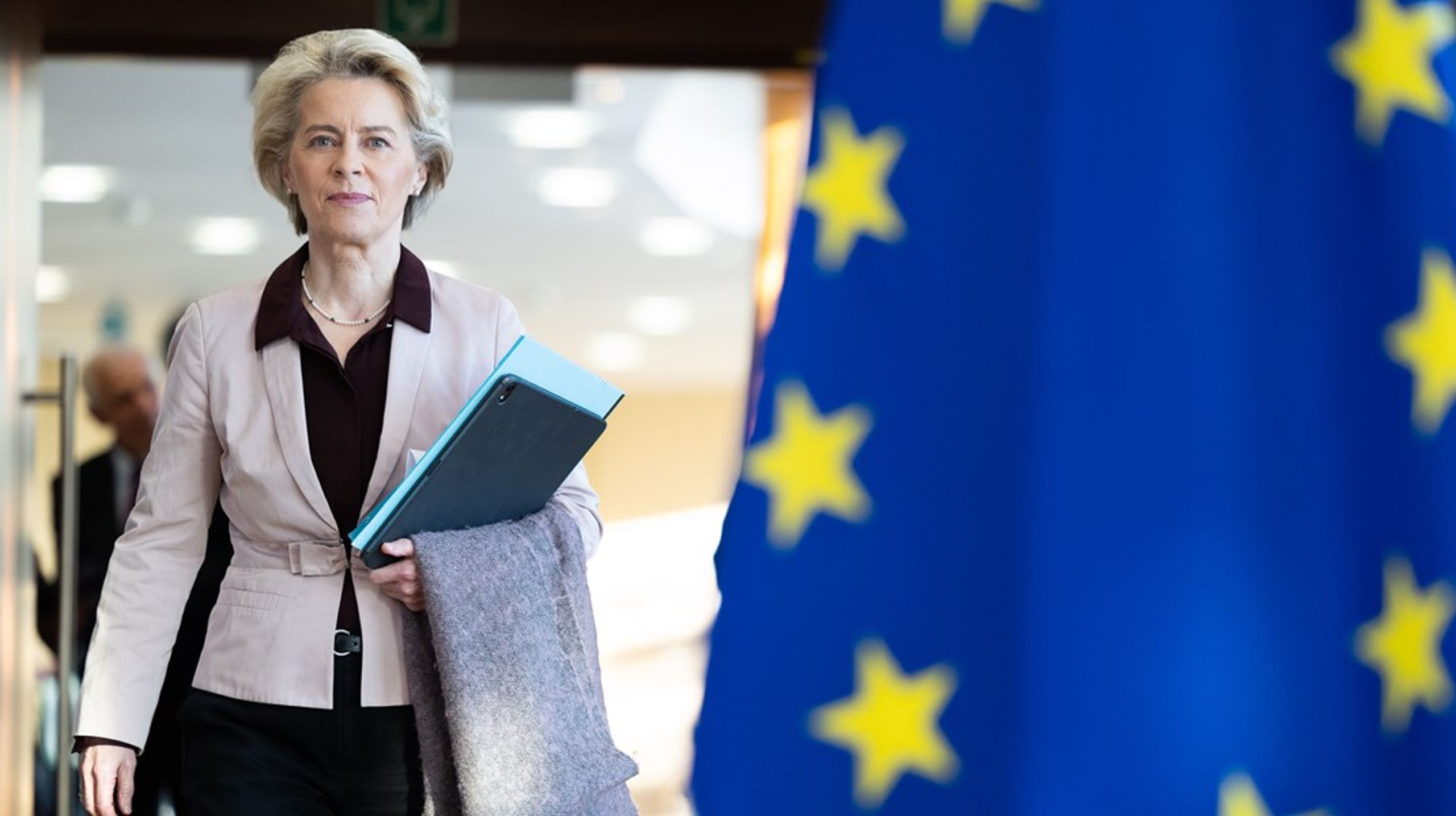 EU-kommissionens ordförande Ursula von der Leyen har ännu inte gett besked om hon kandiderar till en andra mandatperiod – och behöver därmed ännu&nbsp;inte följa sina egna riktlinjer om att skilja rollerna åt.&nbsp;
