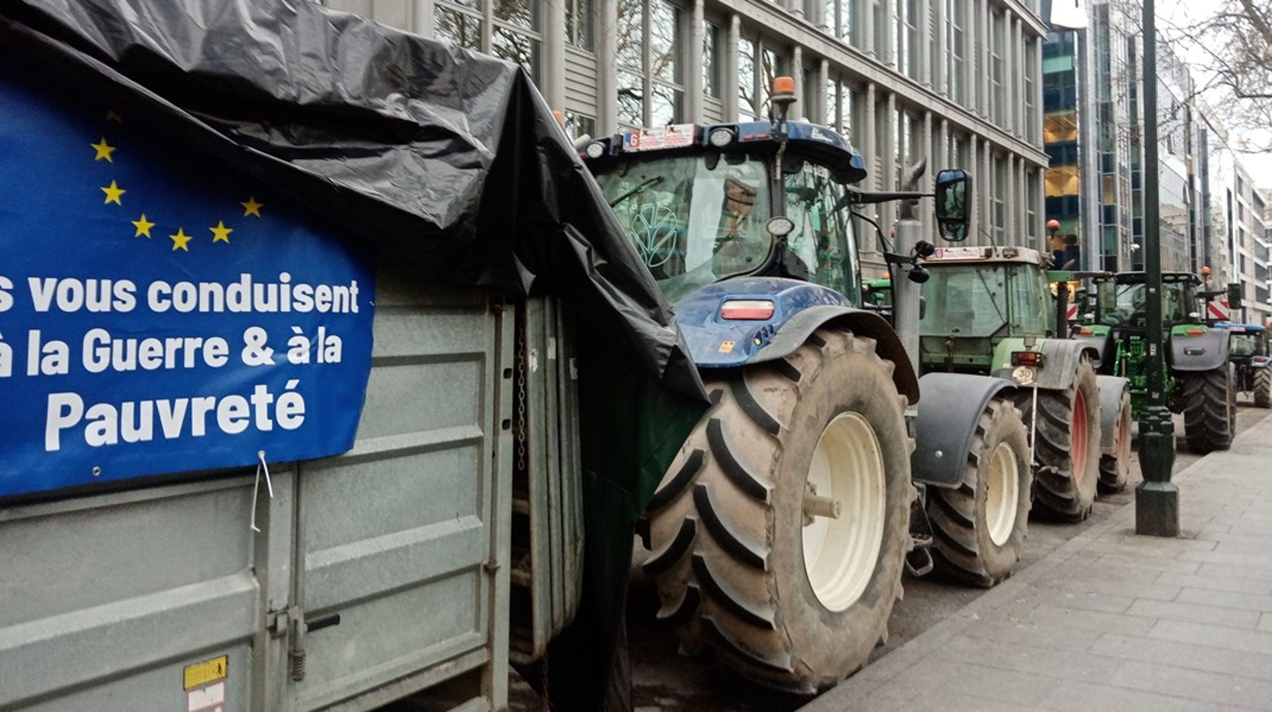 På onsdagen rullade traktorer från protesterande bönder in i EU-kvarteren i Bryssel.&nbsp;