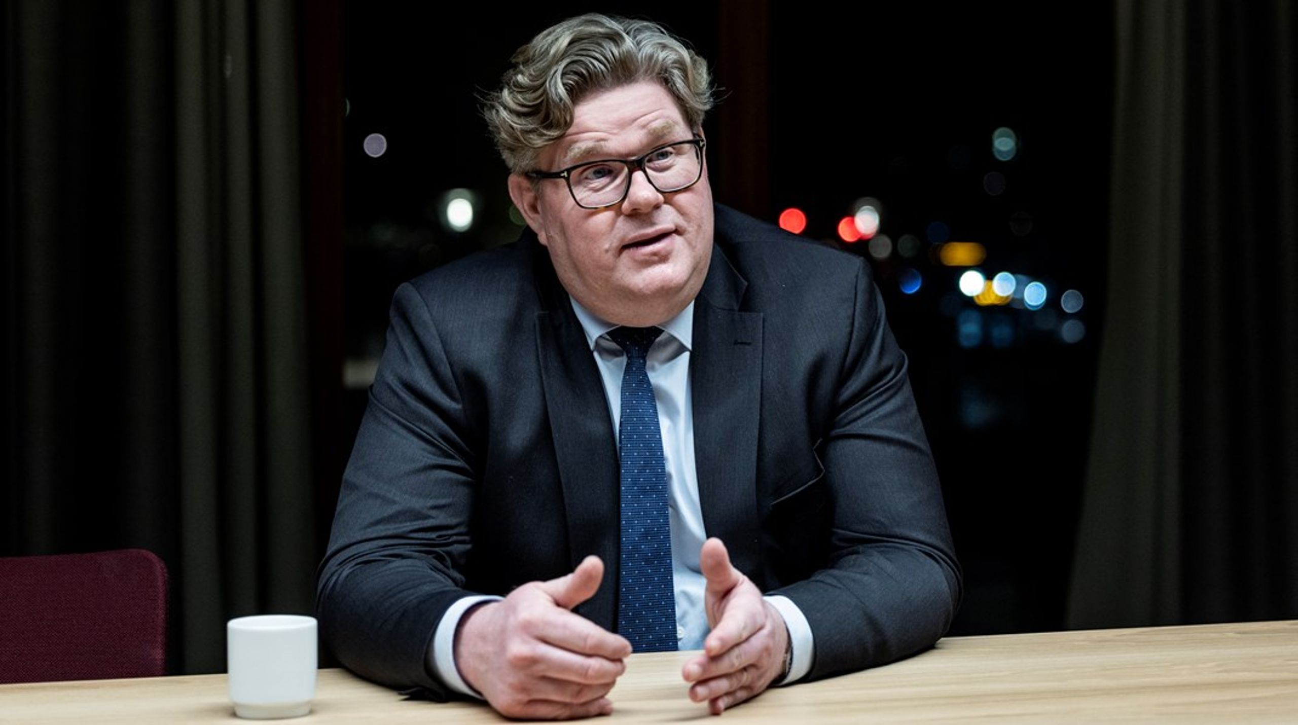 Justitieminister Gunnar Strömmer (M) vill få förslag om ett utökat tjänstemannaansvar på sitt bord i mitten av nästa sommar.