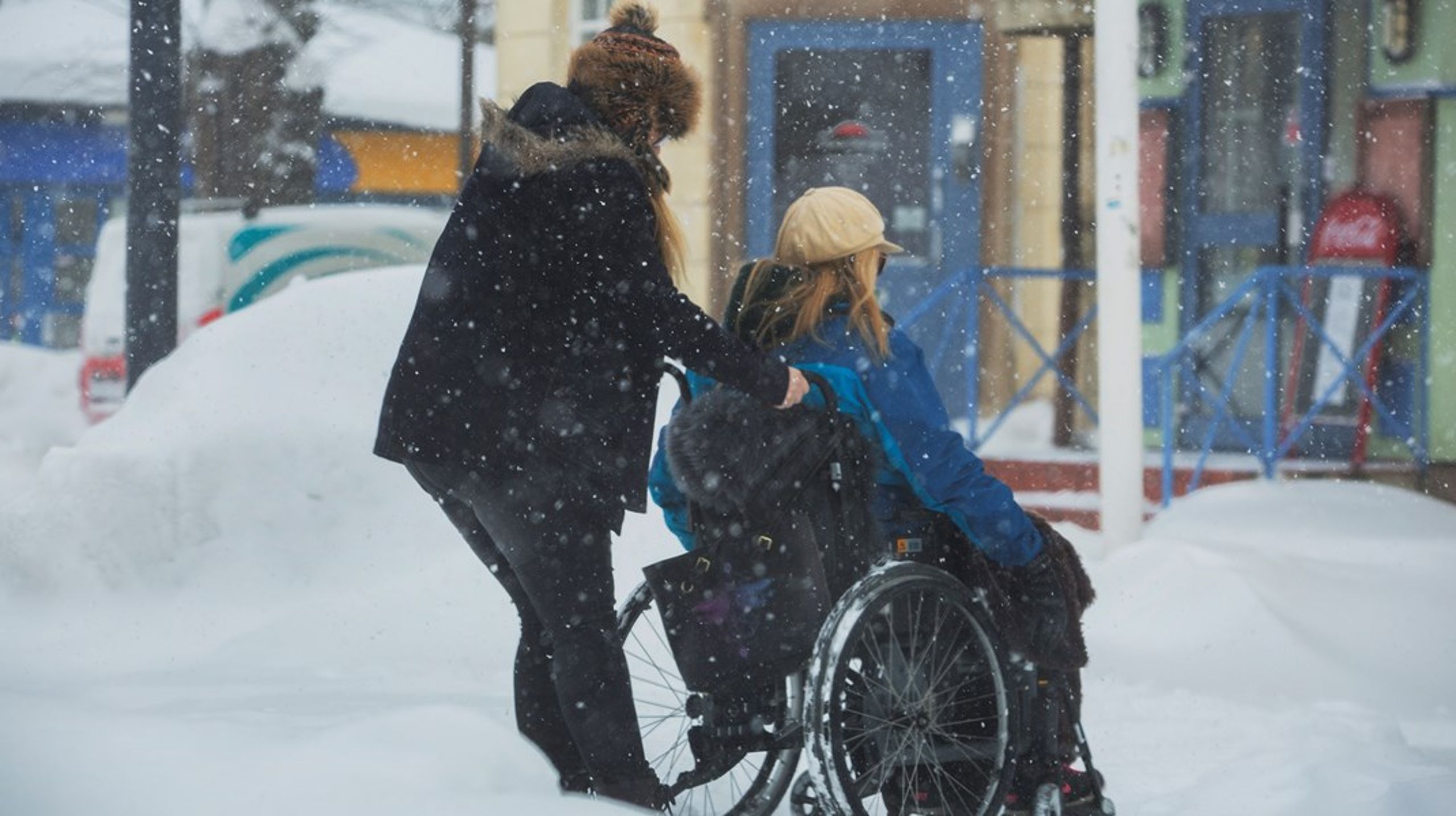 Genom att möjliggöra ett självständigt liv för personer med funktionsnedsättning via den personliga assistansen frigörs fler människors fulla potential och resurser, skriver debattörerna.