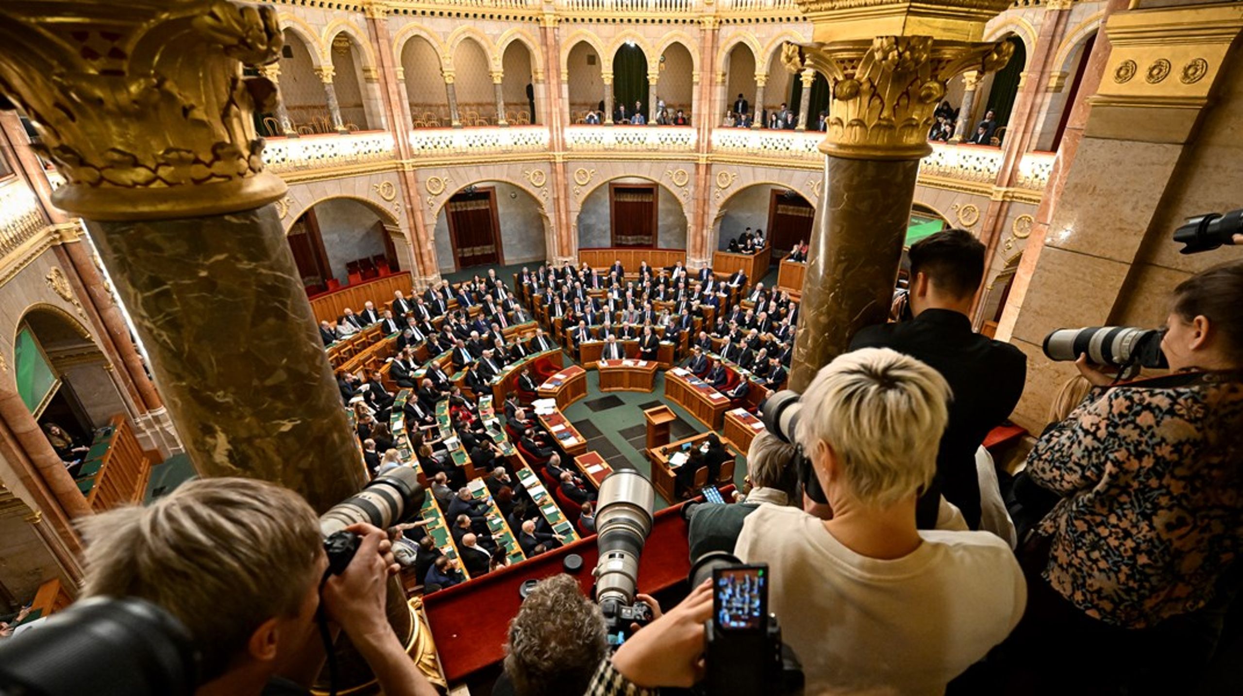 Ett nästan enhälligt ungerskt parlament röstar ja till Sverige i Nato.