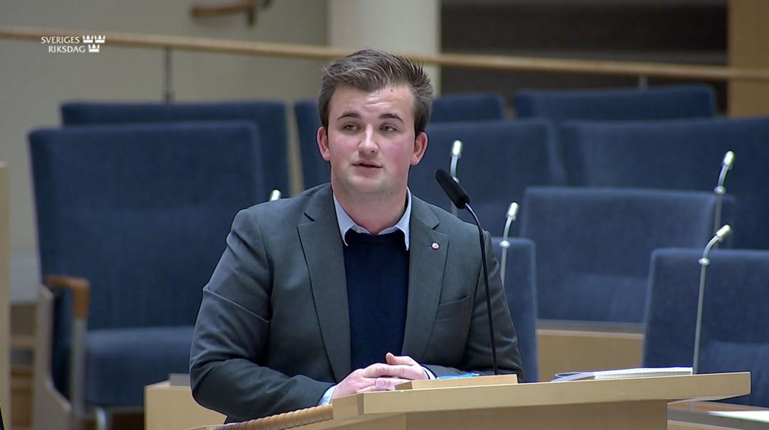 Jonathan Svensson under en interpellationsdebatt i januari.