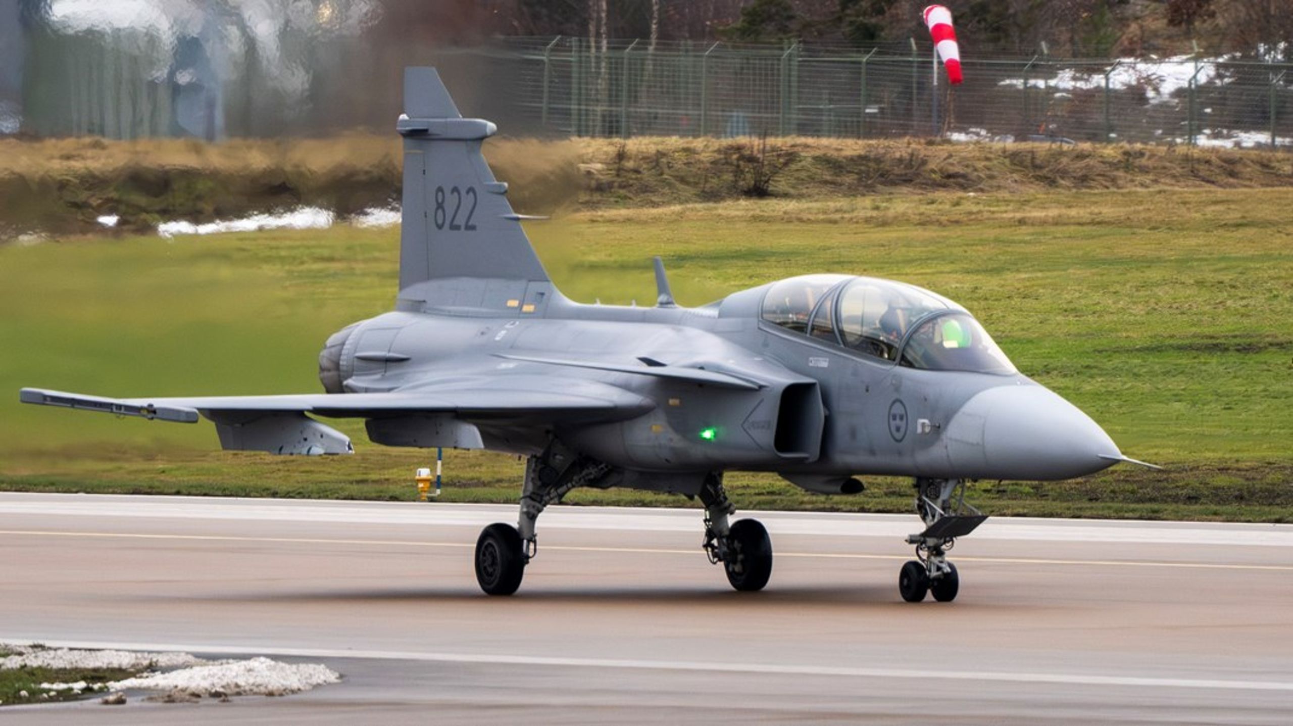 Stridsflygplan, granatgevär och radarsystem. Tre återkommande varor i Sveriges vapensexport.