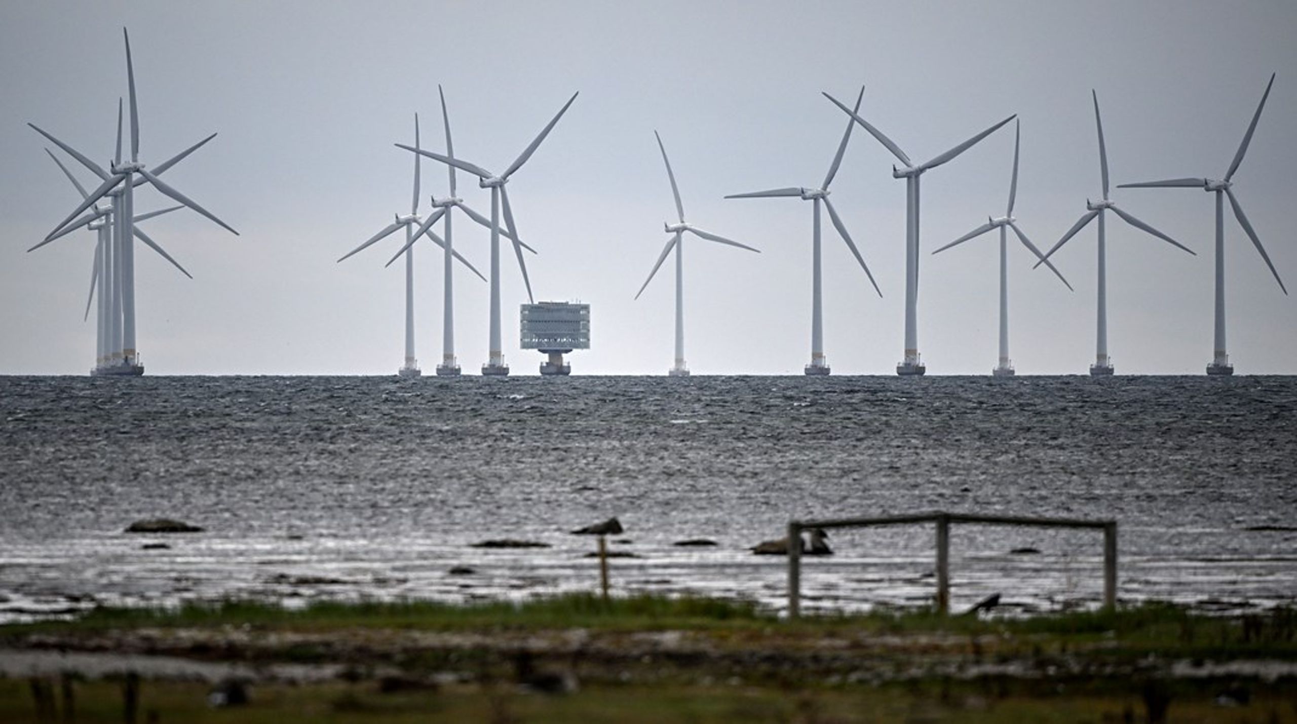 Byggandet av nya vindkraftsparker påverkar inte bara&nbsp;yrkesfisket utan även Sverige beredskapsförmåga, skriver debattören.