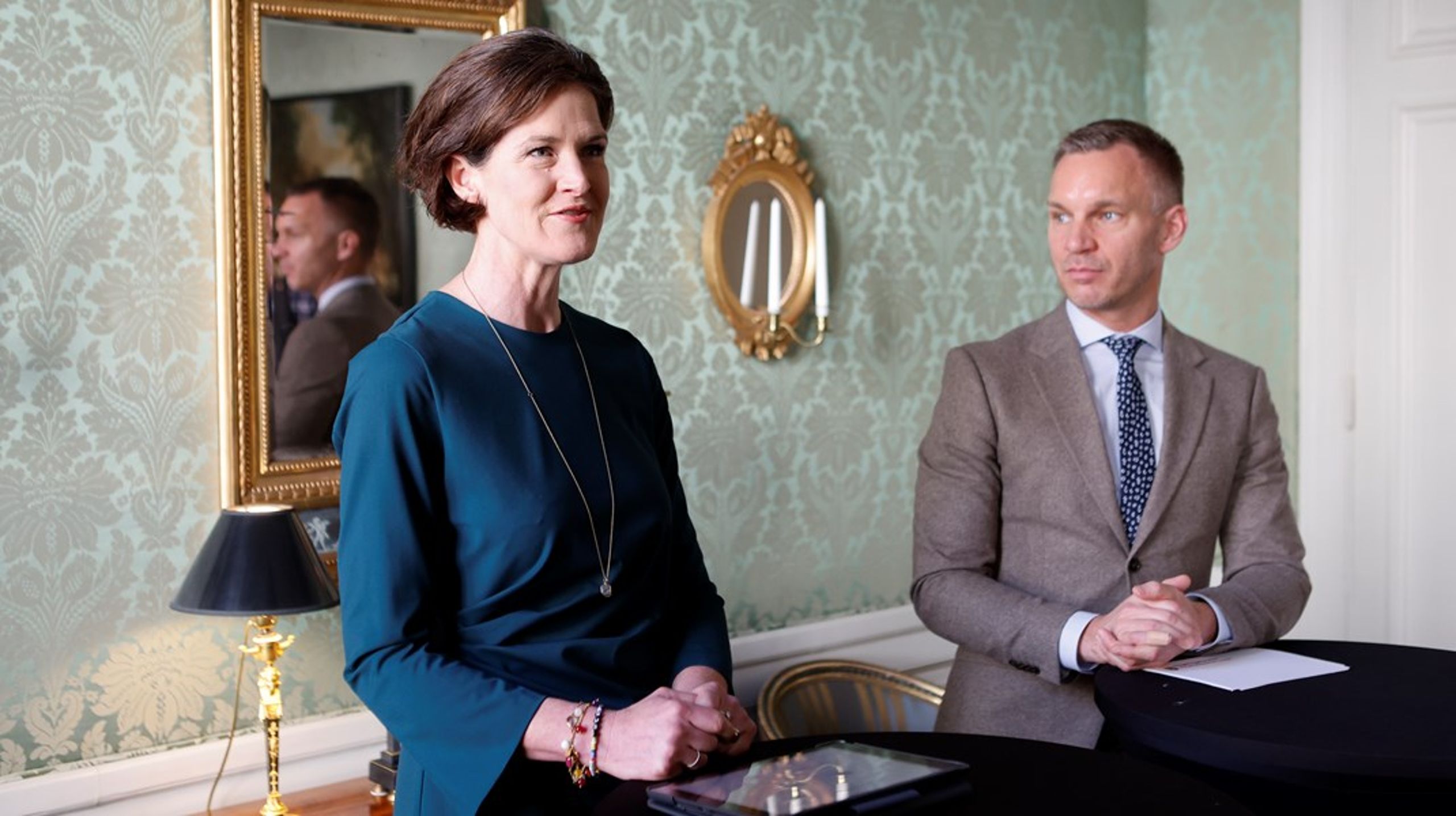 Anna Kinberg Batra och civilminister Erik Slottner (KD) i samband med att hon presenterades som ny landshövding i Stockholm i februari 2023.