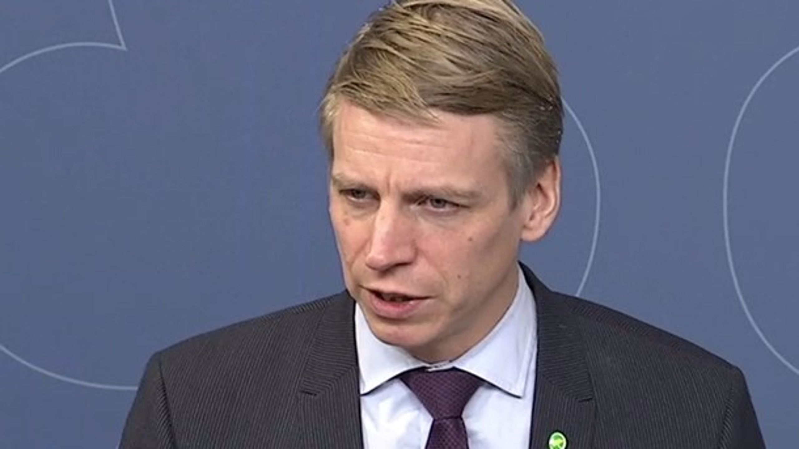 Finansmarknadsminister Per Bolund (MP) öppnar för gröna obligationer&nbsp;i Sverige. En utredare för ett år på sig att granska frågan