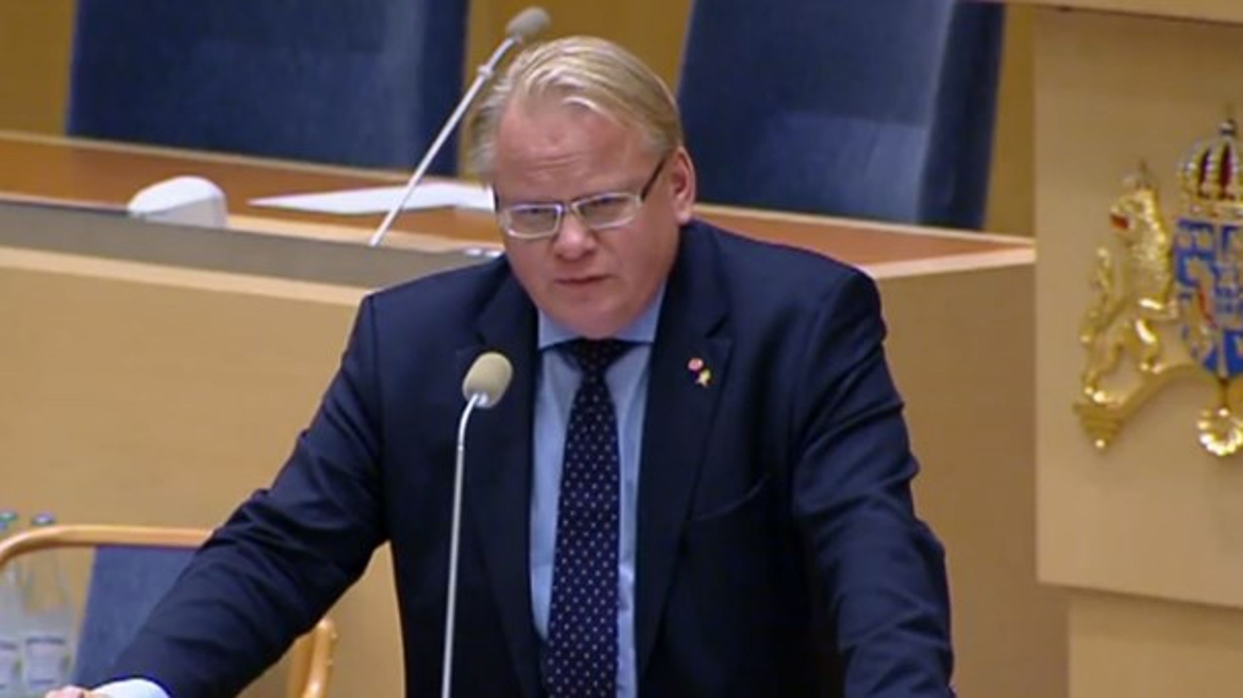 Försvarsminister Peter Hultqvist (S) har nu tillsatt en utredning om försvarets materiel.