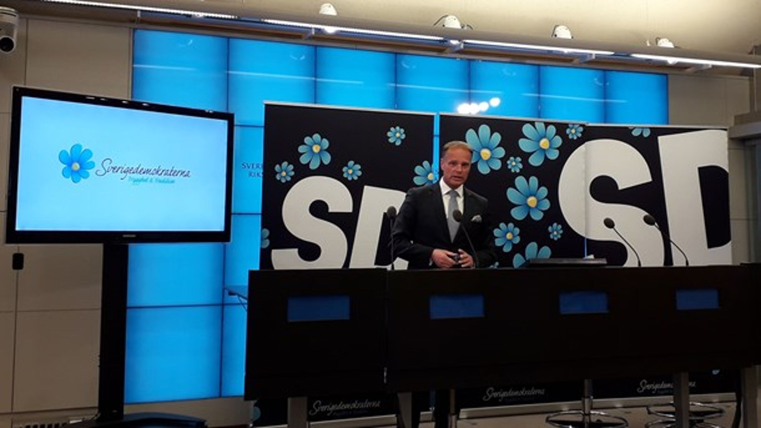 Sverigedemokraternas skolpolitiske talesperson Stefan Jakobsson presenterade partiets vallöften för skolan under en pressträff.